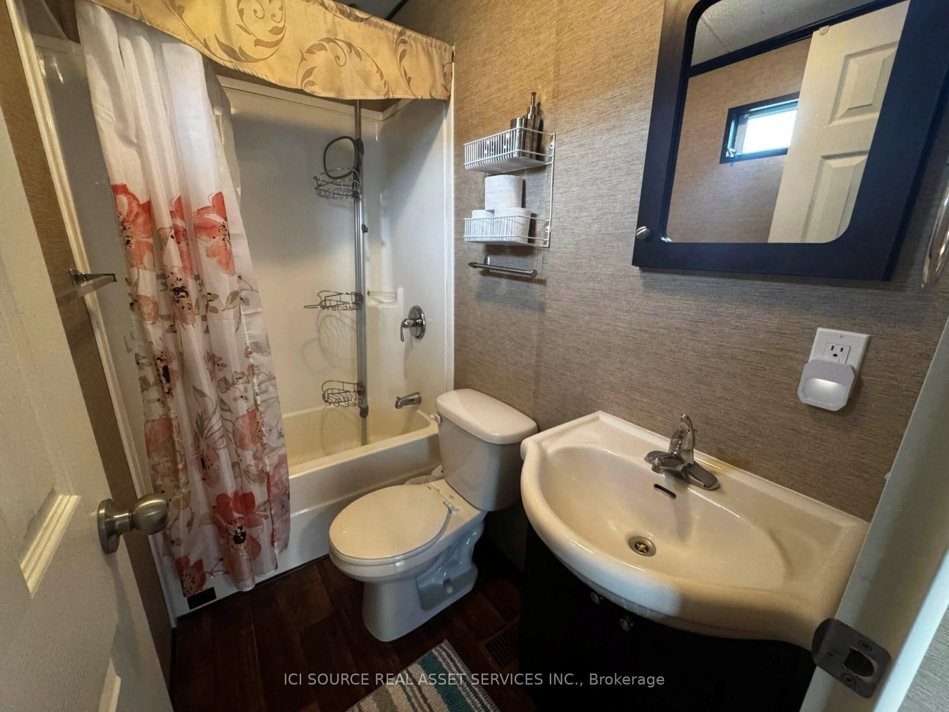 Standard bathroom, ceramic/tile floor for 1235 Villiers Line #LBA015, Otonabee-South Monaghan Ontario K0L 2G0