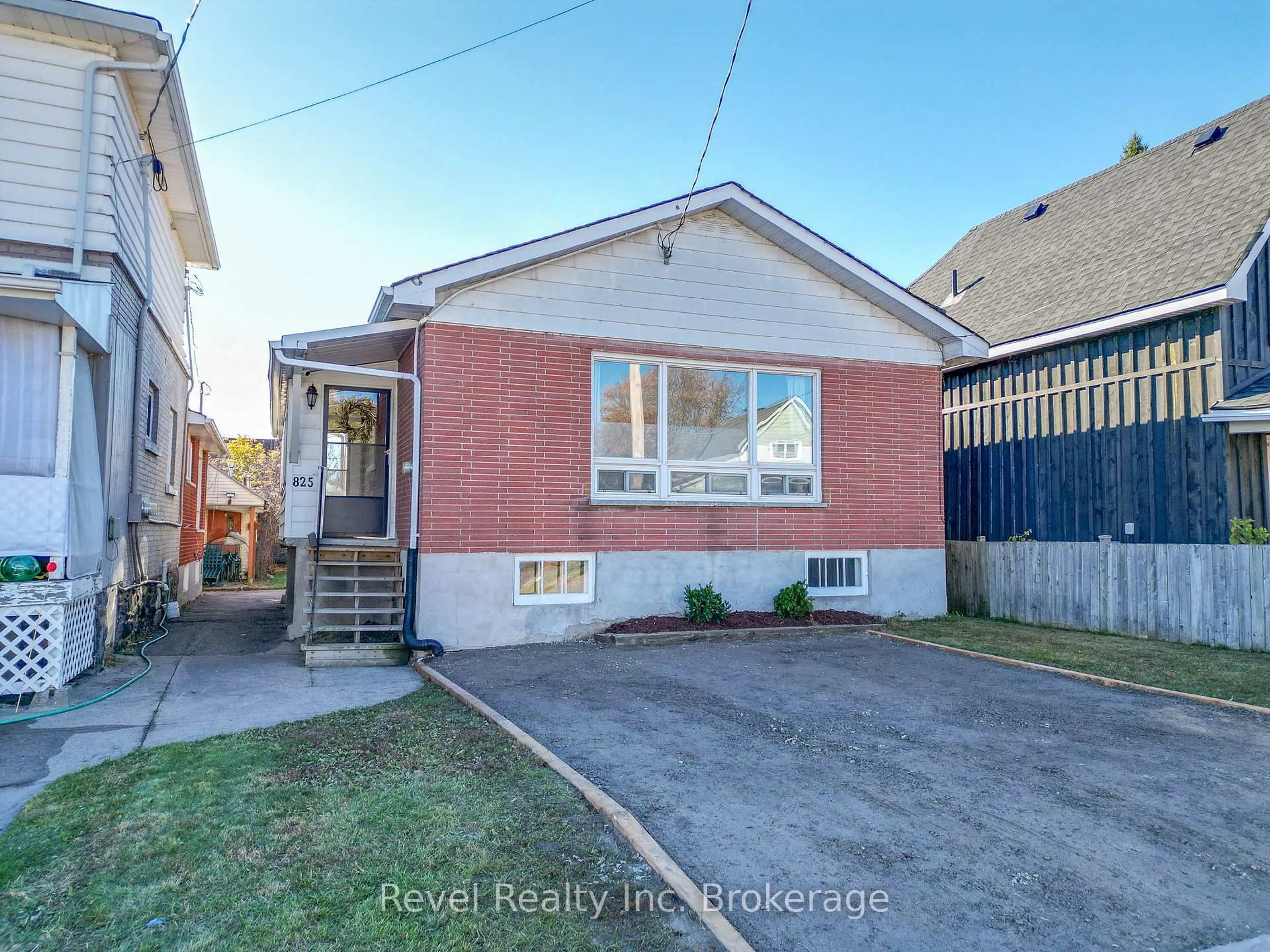 Home with brick exterior material, street for 825 Mcintyre St, North Bay Ontario P1B 1E9