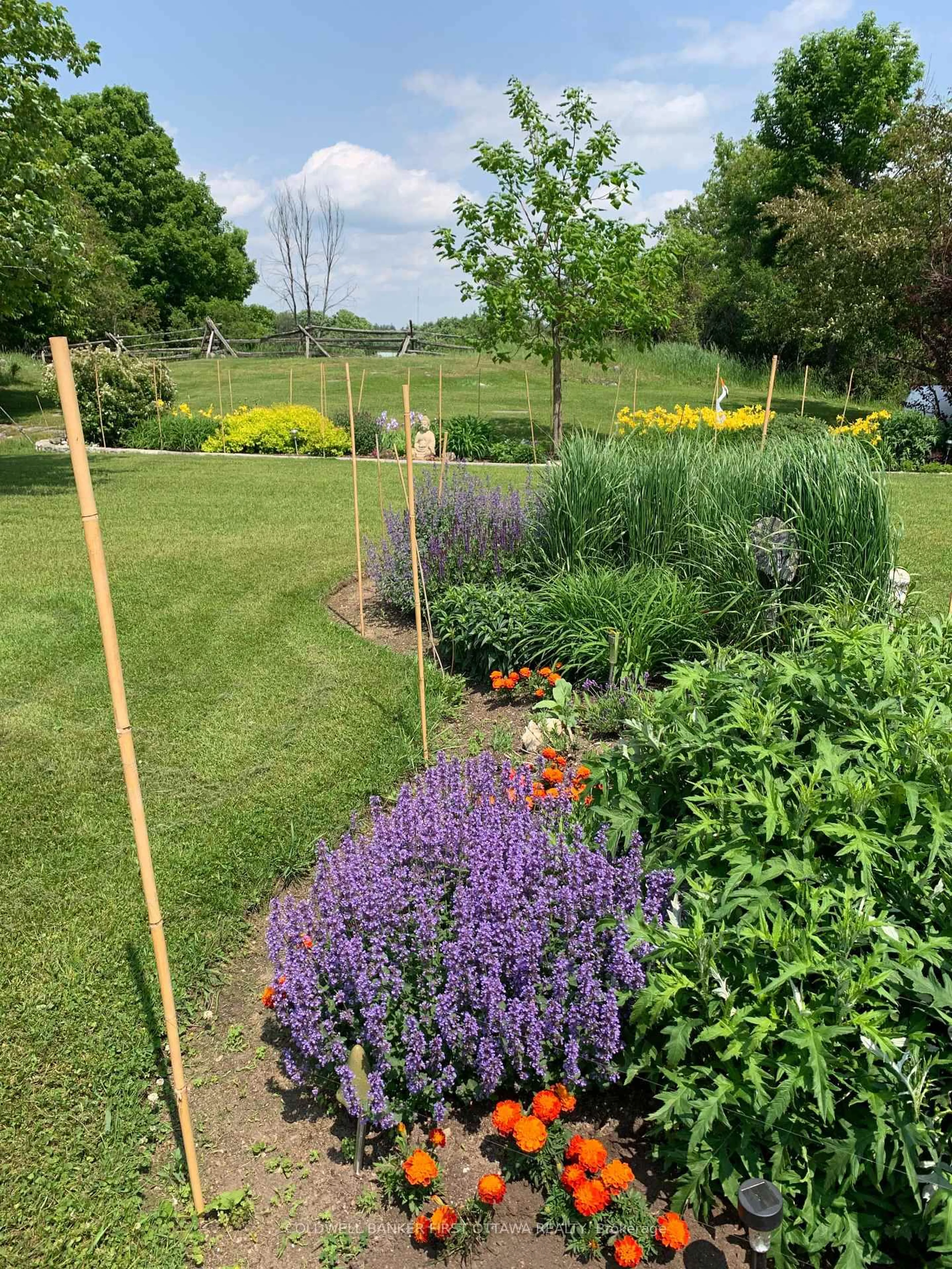 Patio, street for 1053 Mitchell Rd, Lanark Ontario K0G 1K0