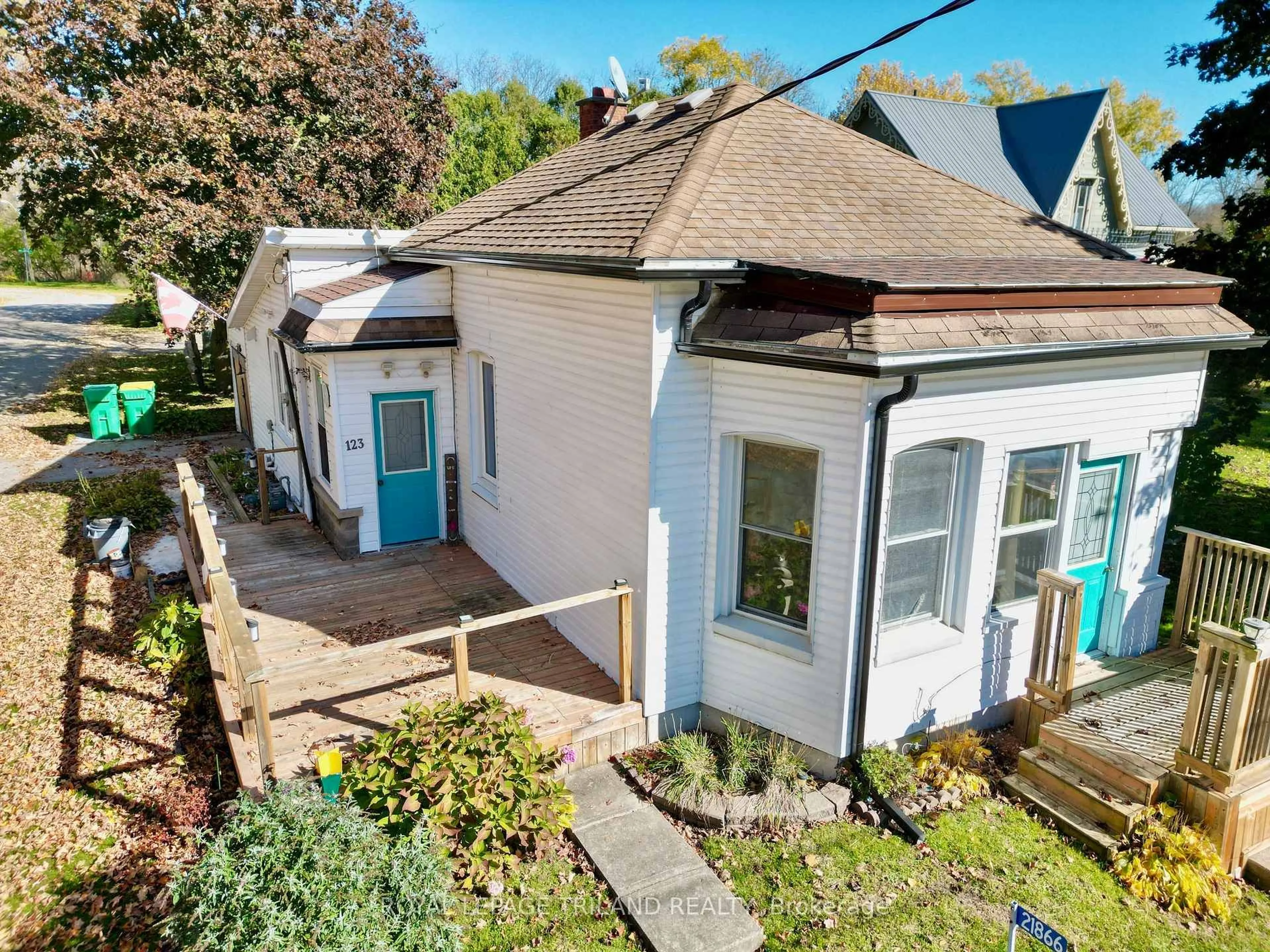 A pic from outside/outdoor area/front of a property/back of a property/a pic from drone, street for 21866 HAGERTY Rd, Southwest Middlesex Ontario N0L 2N0