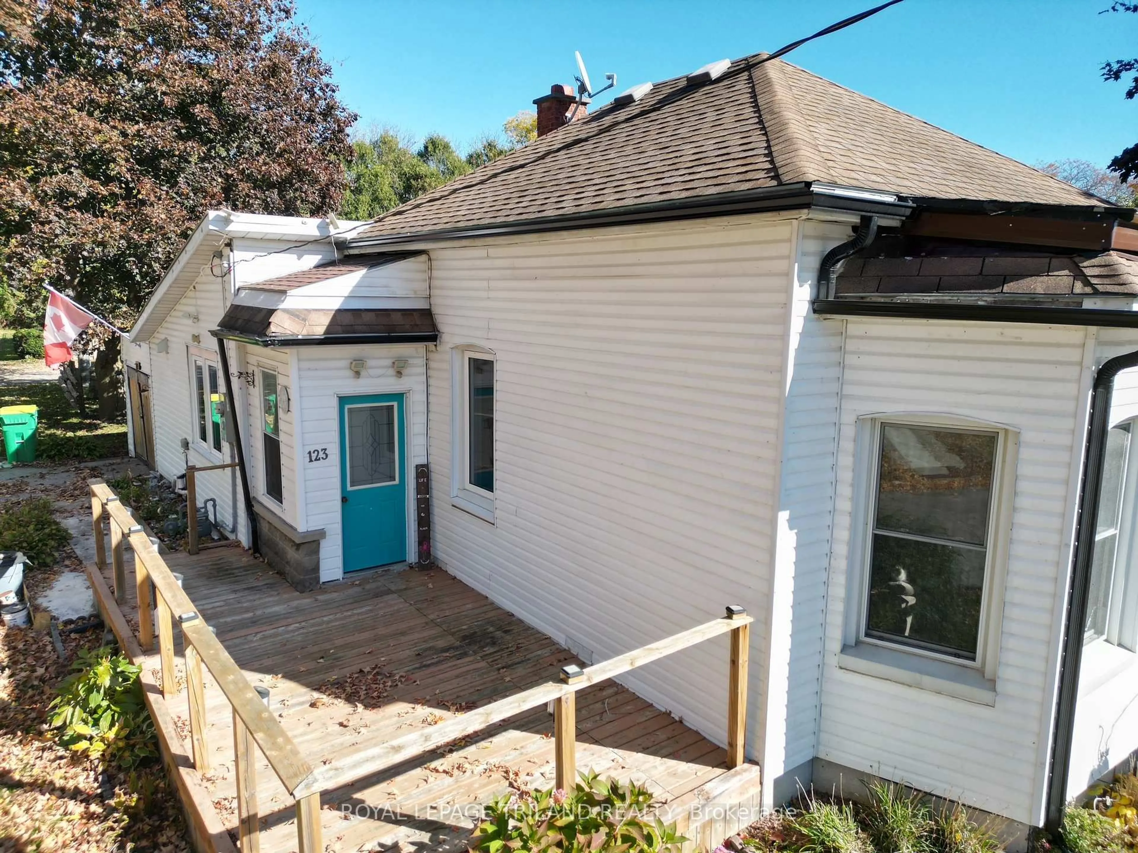 A pic from outside/outdoor area/front of a property/back of a property/a pic from drone, unknown for 21866 HAGERTY Rd, Southwest Middlesex Ontario N0L 2N0