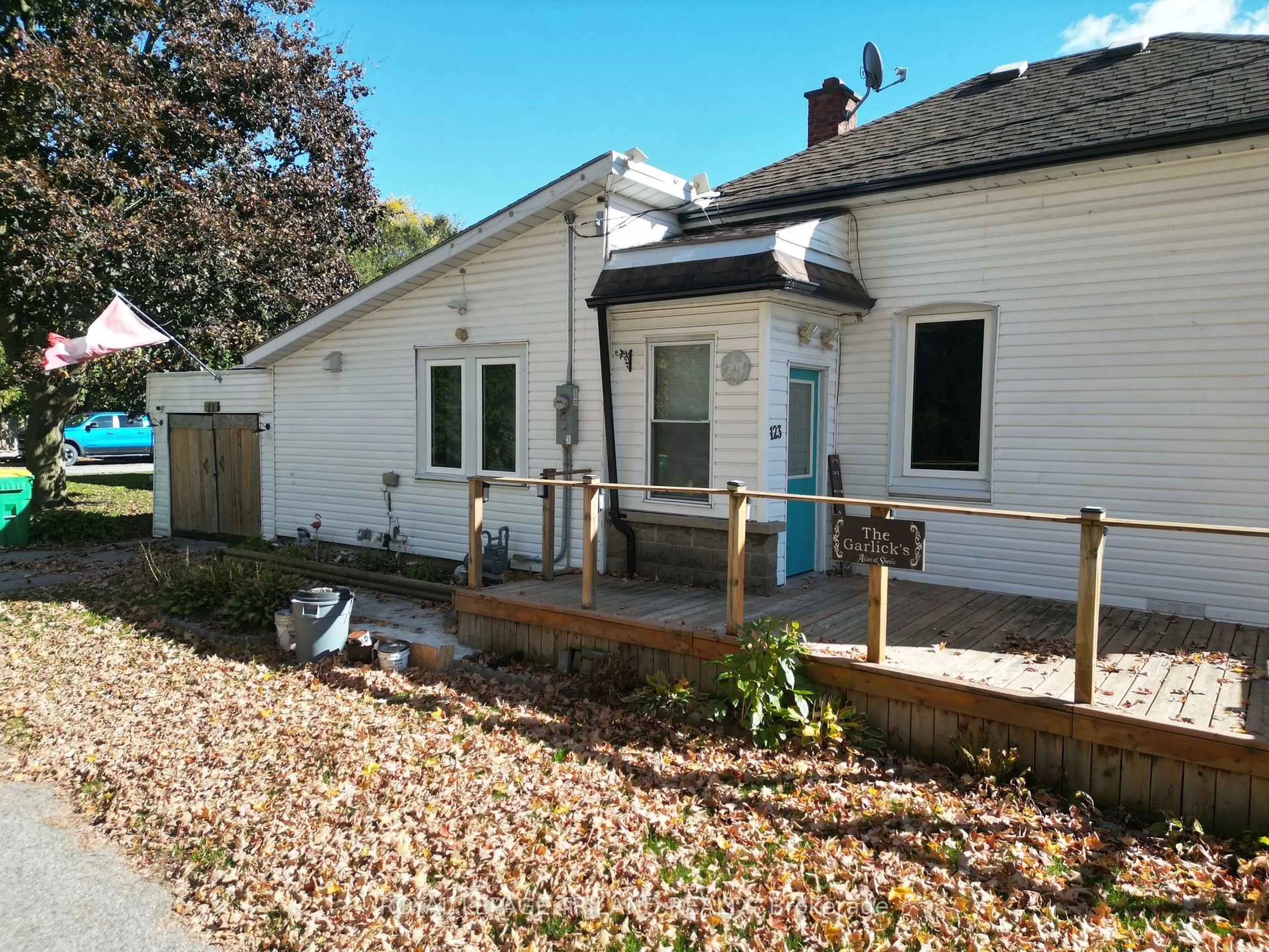 A pic from outside/outdoor area/front of a property/back of a property/a pic from drone, building for 21866 HAGERTY Rd, Southwest Middlesex Ontario N0L 2N0