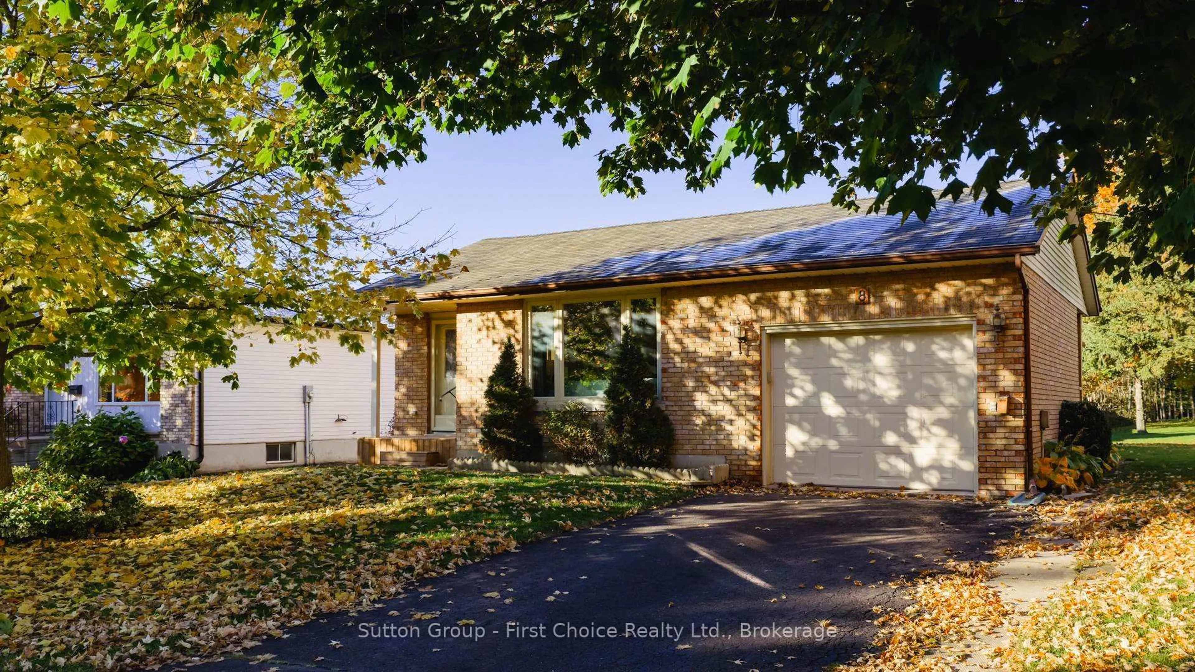 Home with vinyl exterior material, street for 8 Dunsford Cres, St. Marys Ontario N4X 1C6