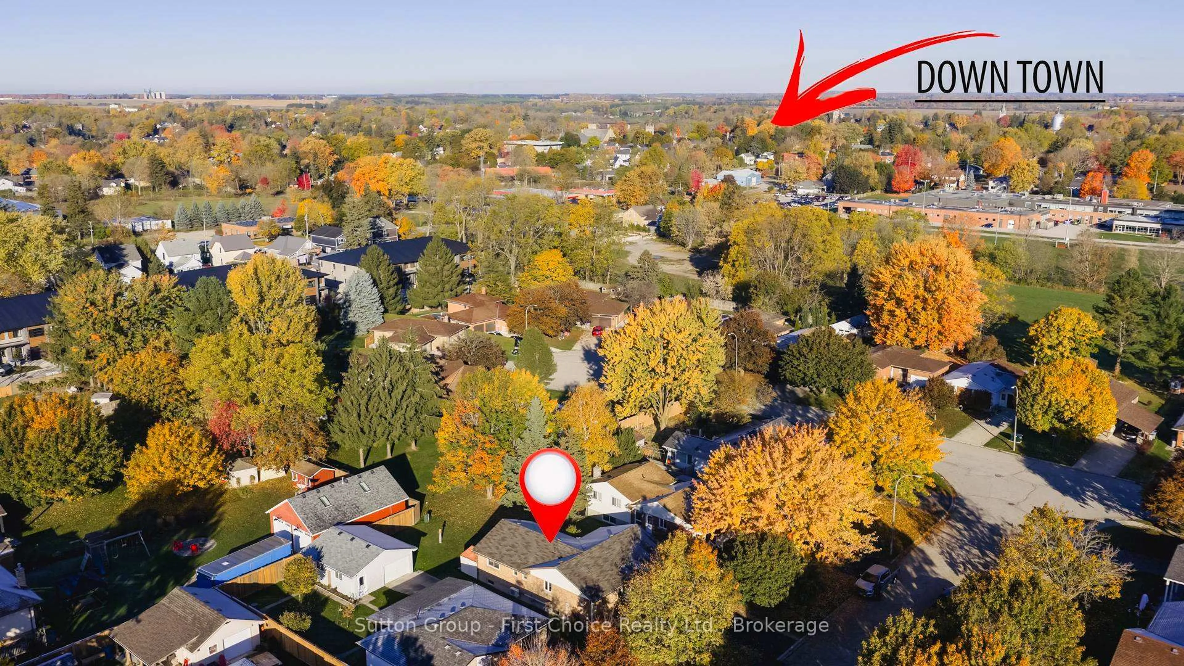A pic from outside/outdoor area/front of a property/back of a property/a pic from drone, street for 8 Dunsford Cres, St. Marys Ontario N4X 1C6