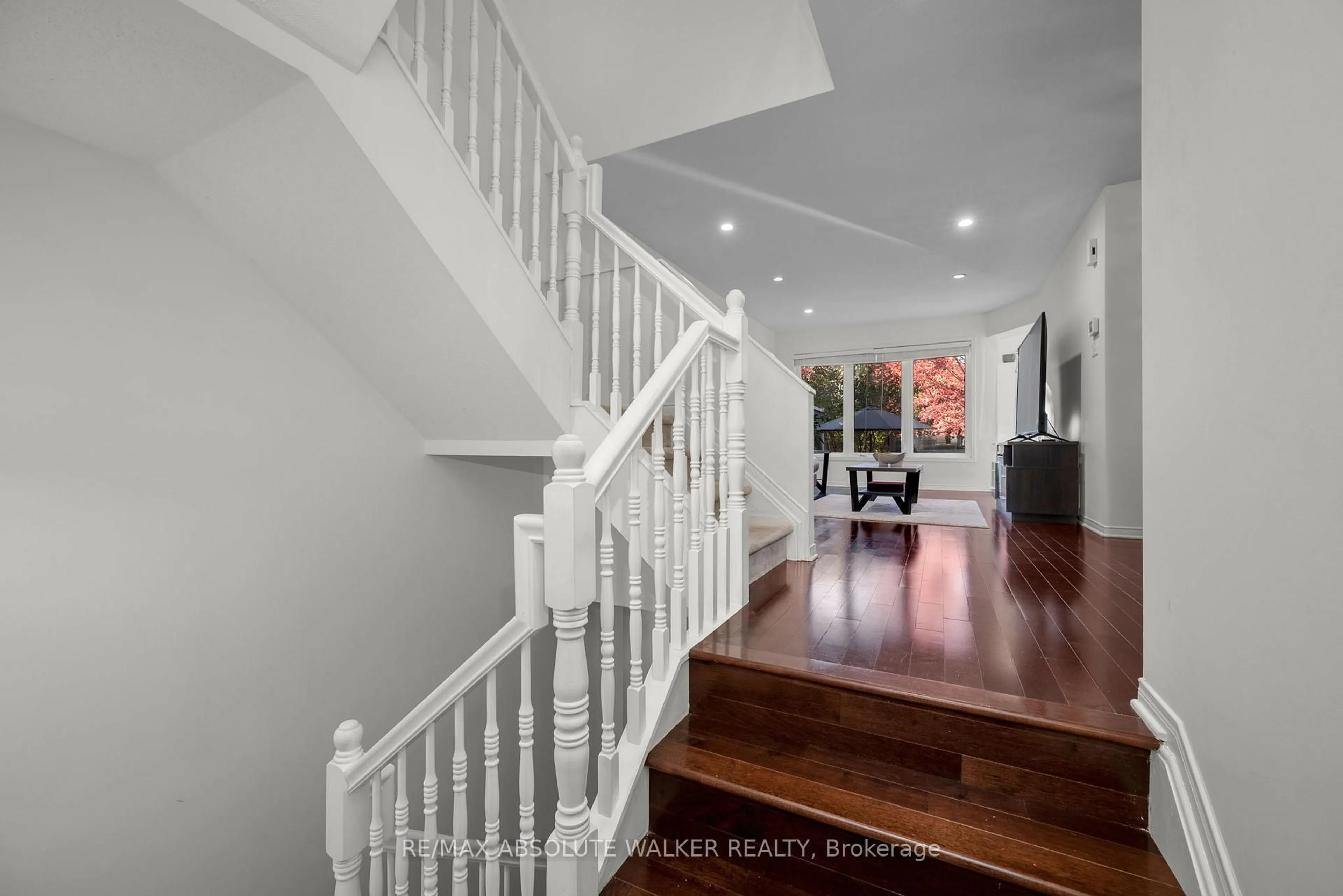 Unknown for 126 Forestcrest St, Ottawa Ontario K1C 7R3