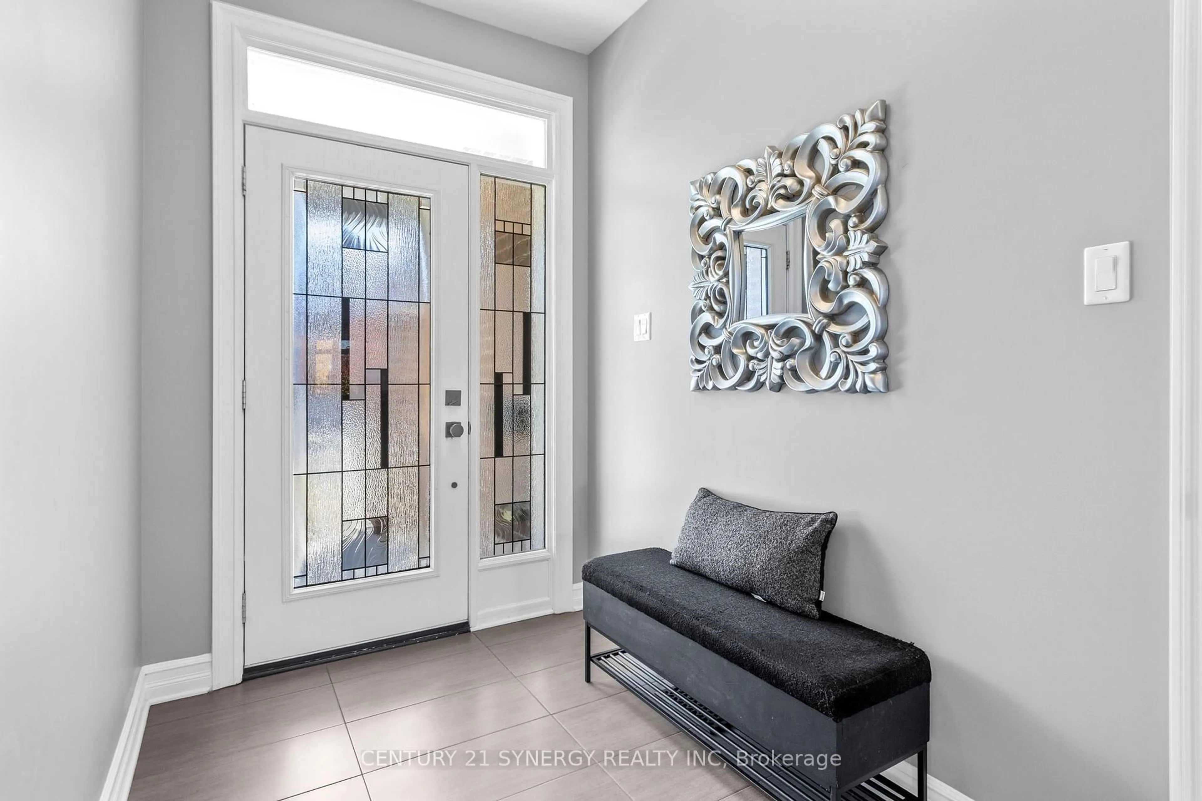 Indoor entryway for 579 Baie-Des-Castors St, Ottawa Ontario K4A 0Y7