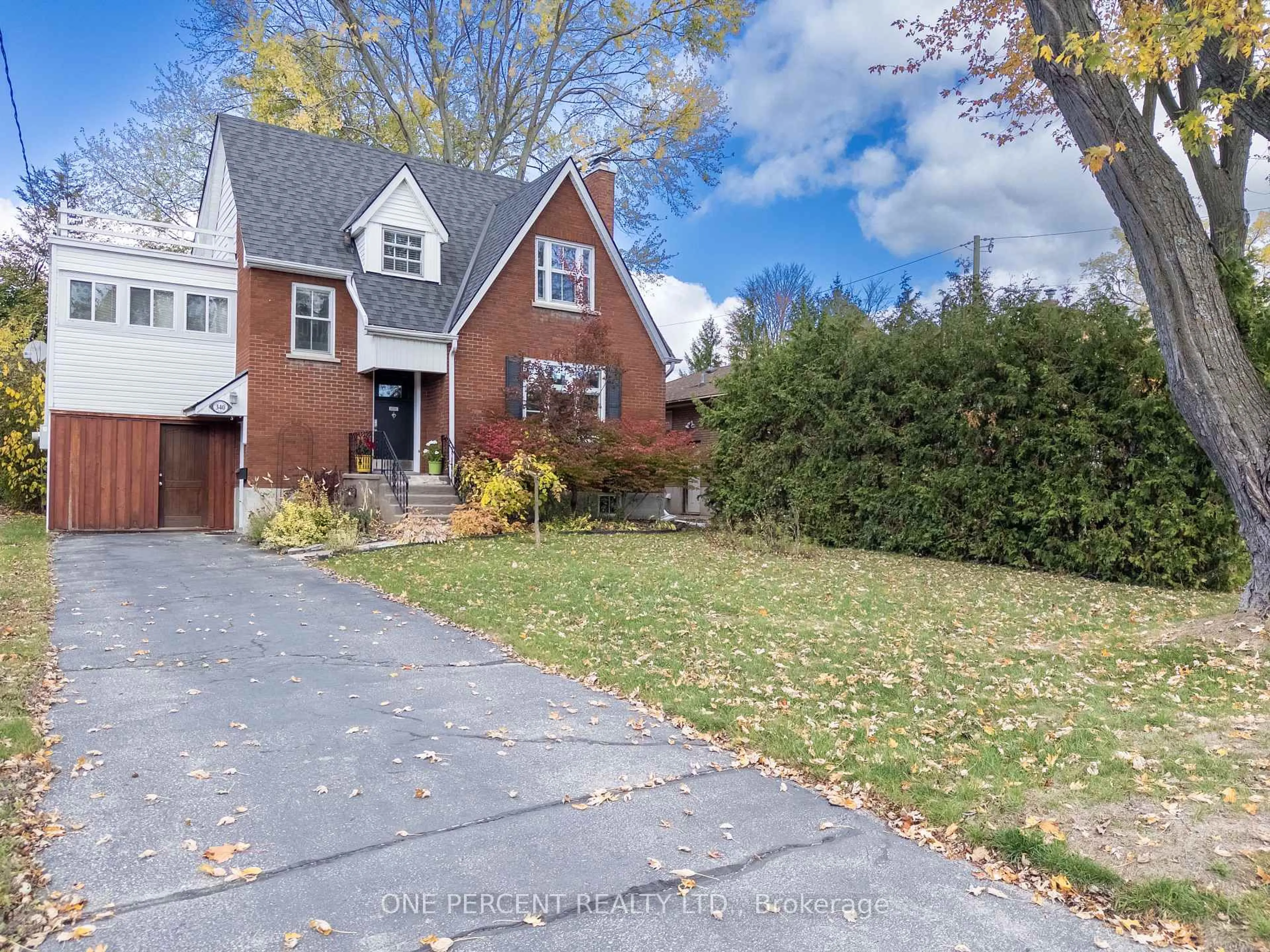 A pic from outside/outdoor area/front of a property/back of a property/a pic from drone, street for 340 BRIDGE St, Belleville Ontario K8N 1P6