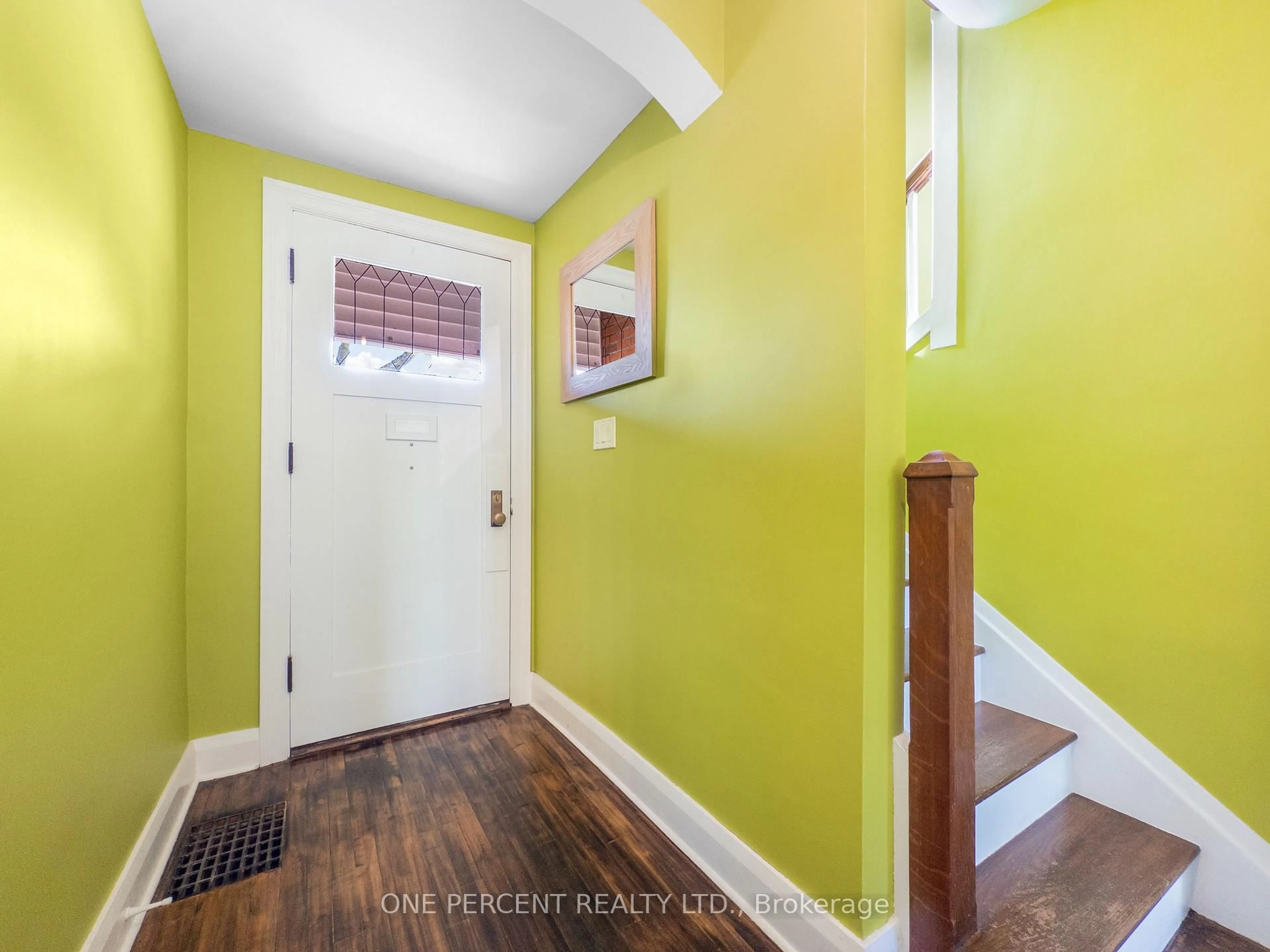 Indoor entryway for 340 BRIDGE St, Belleville Ontario K8N 1P6