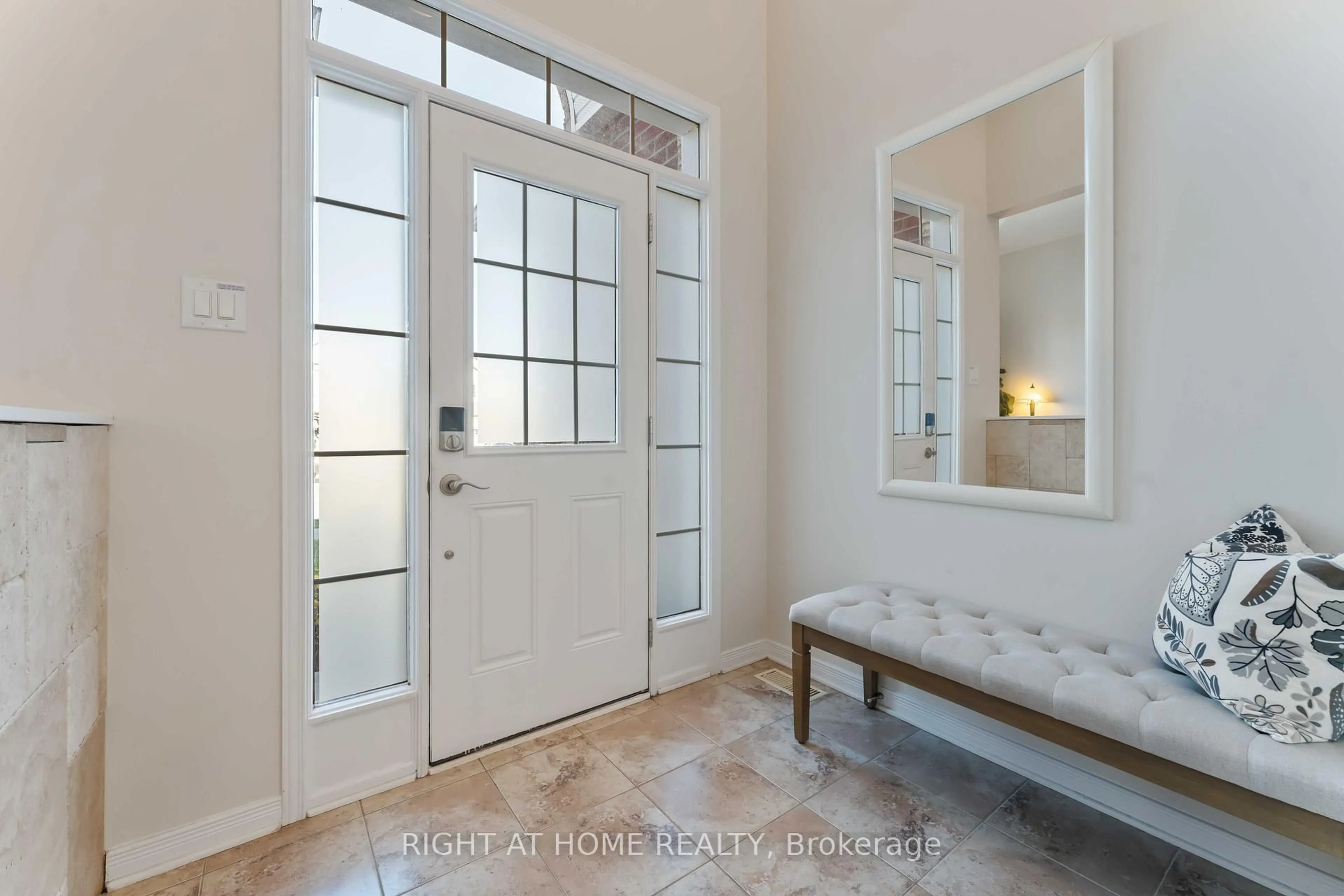 Indoor entryway for 316 Maxwell Bridge Rd, Ottawa Ontario K2W 0A5