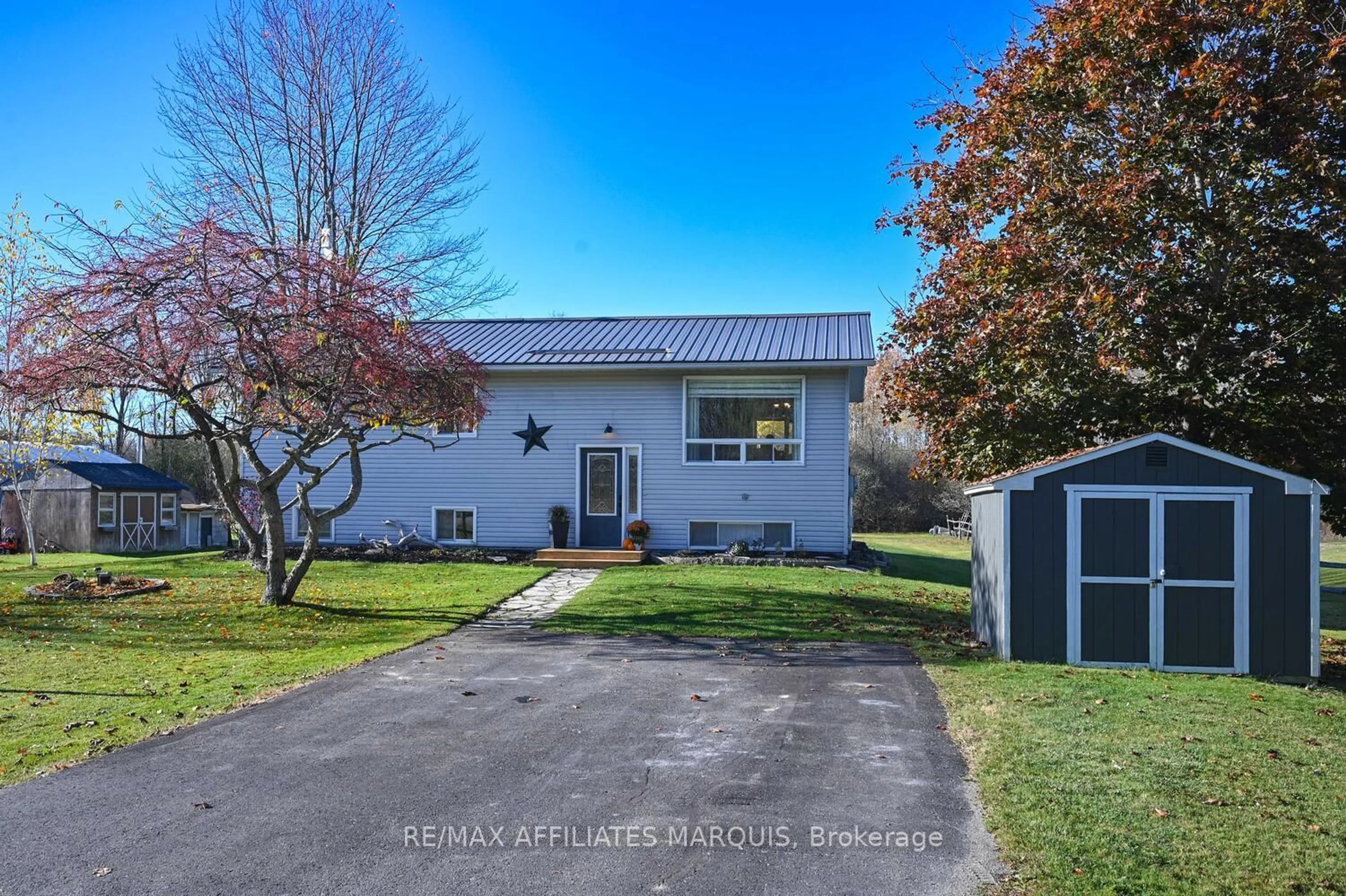 A pic from outside/outdoor area/front of a property/back of a property/a pic from drone, unknown for 893 Carroll Rd, Smiths Falls Ontario K7A 4S4