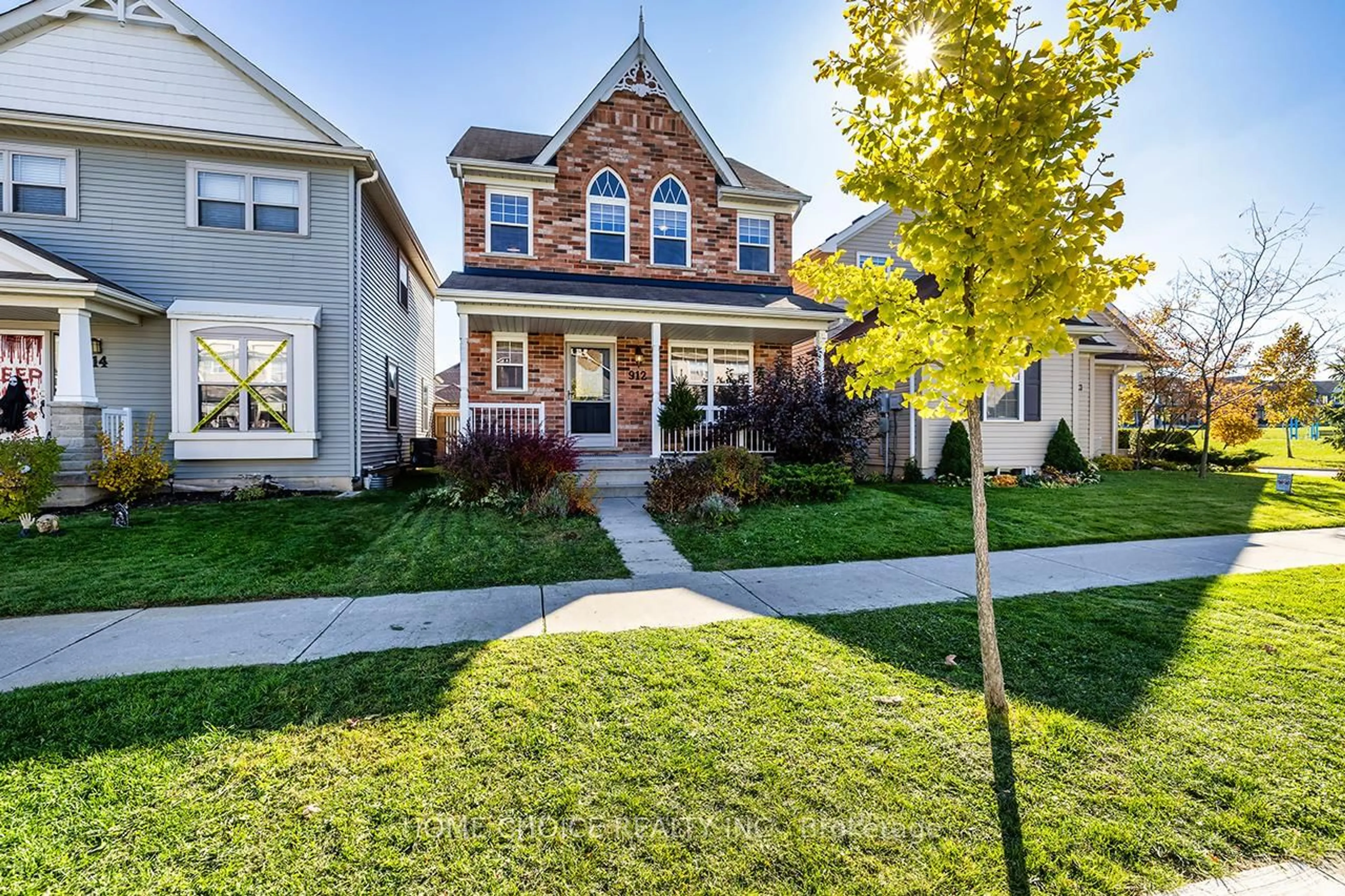 Home with brick exterior material, street for 912 Broadway Blvd, Peterborough Ontario K9H 0G8