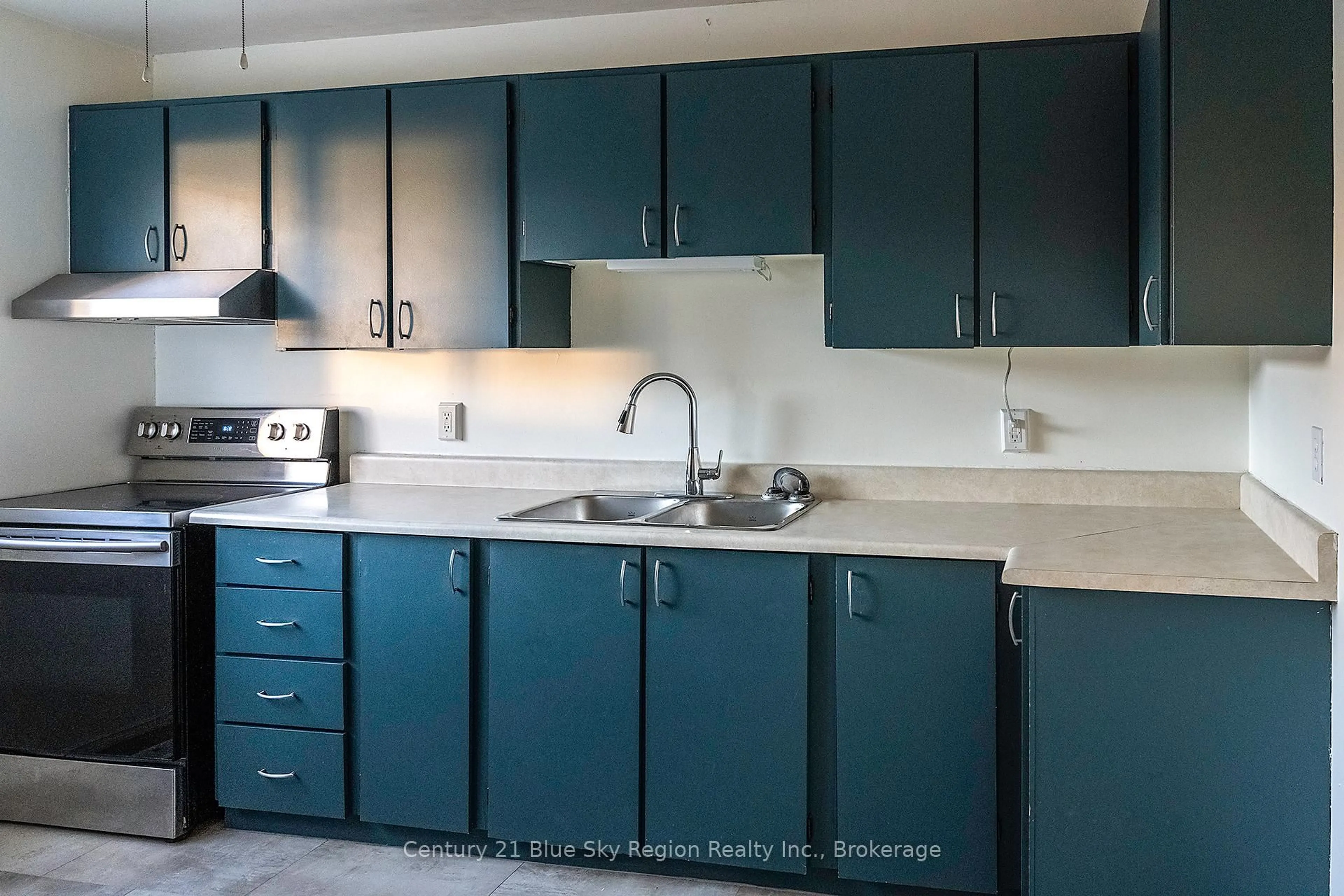 Standard kitchen, unknown for 450 Lakeshore Dr #D1, North Bay Ontario P1A 2E1