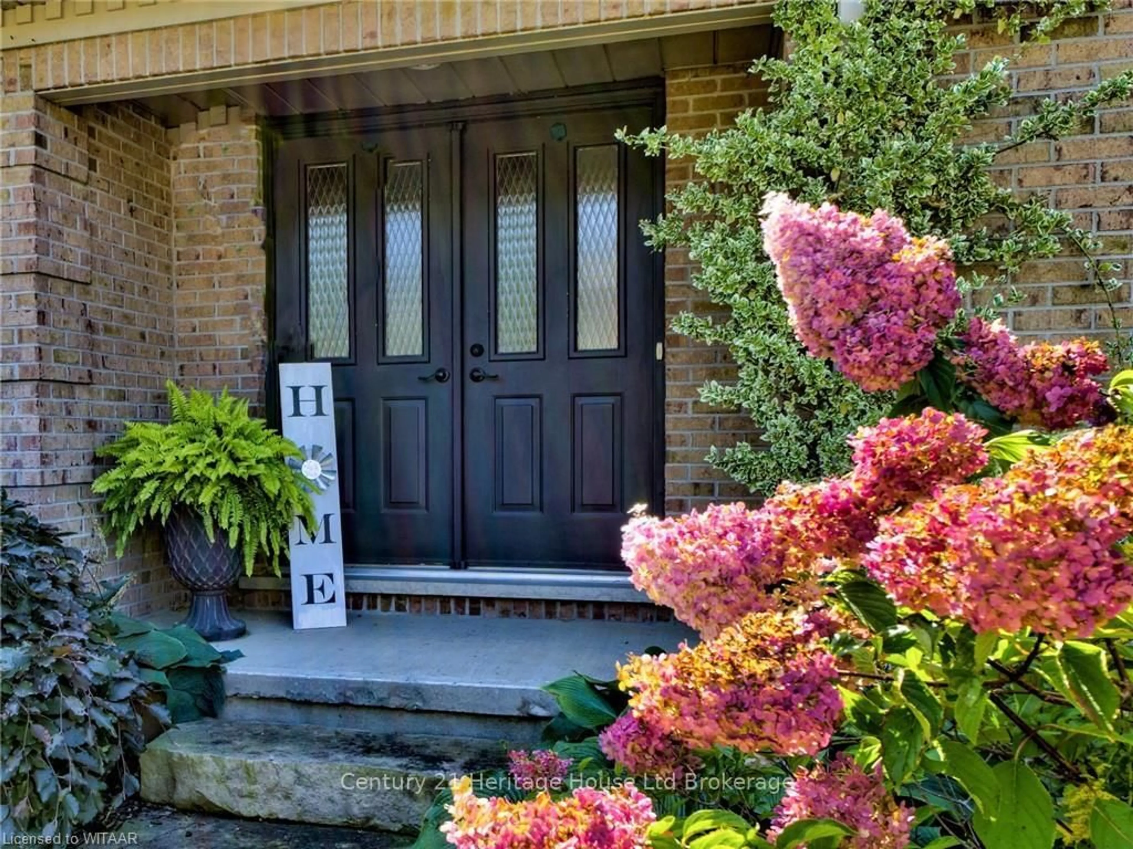 Indoor entryway for 10 BLACKFOOT Pl, Woodstock Ontario N4T 1E2