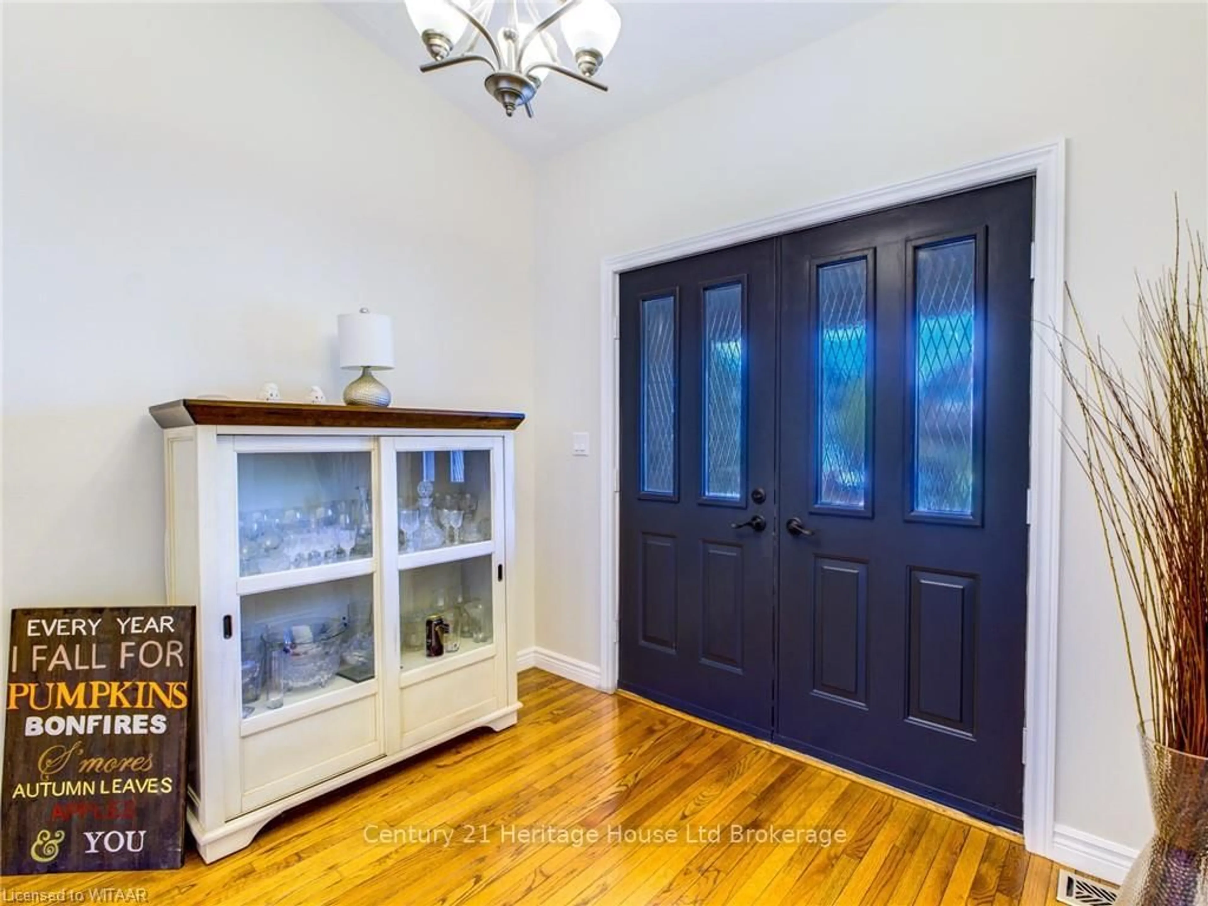 Indoor entryway for 10 BLACKFOOT Pl, Woodstock Ontario N4T 1E2