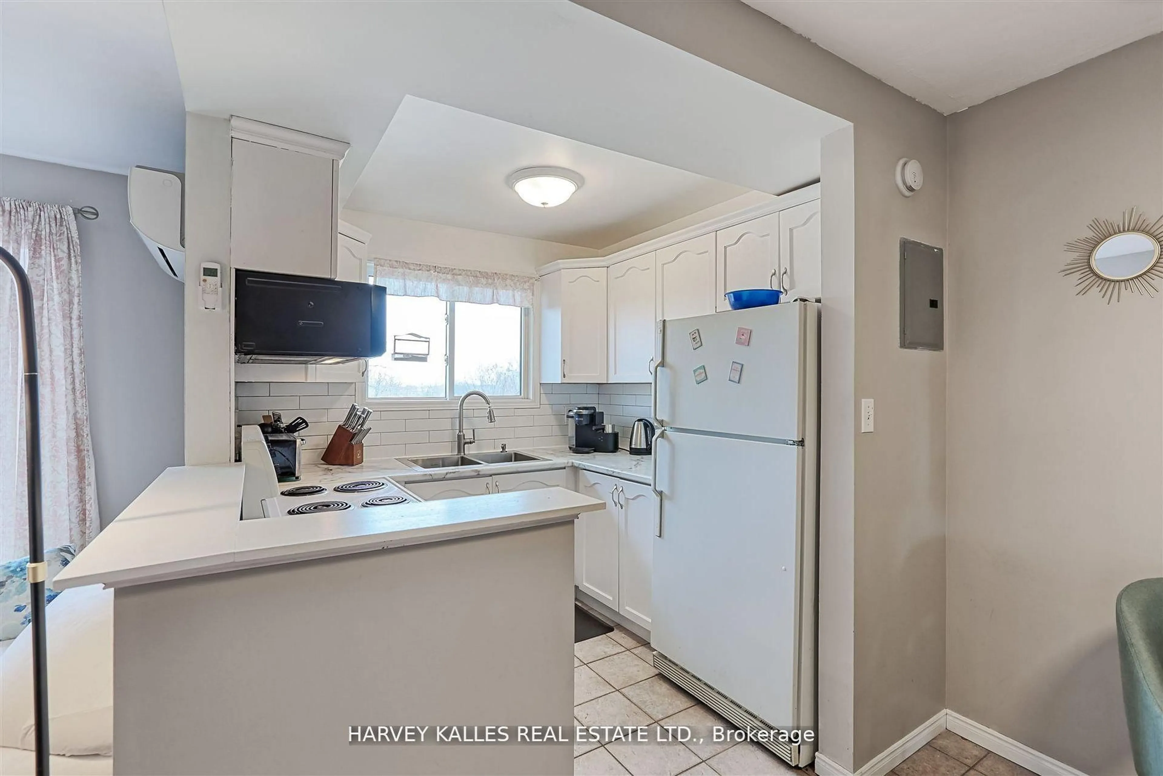 Standard kitchen, unknown for 2373 King St #45, Hamilton Ontario L8K 1X9