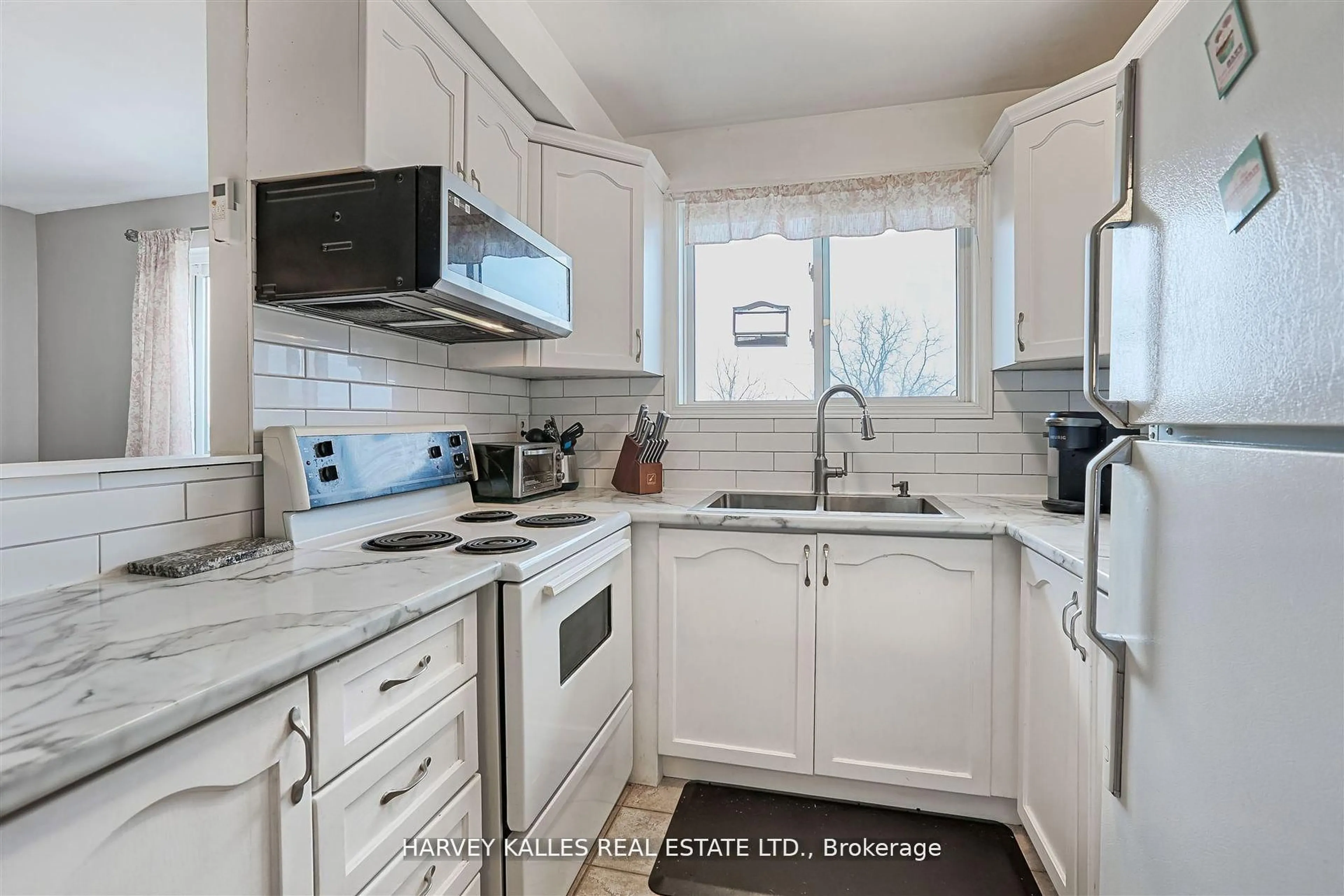 Standard kitchen, unknown for 2373 King St #45, Hamilton Ontario L8K 1X9