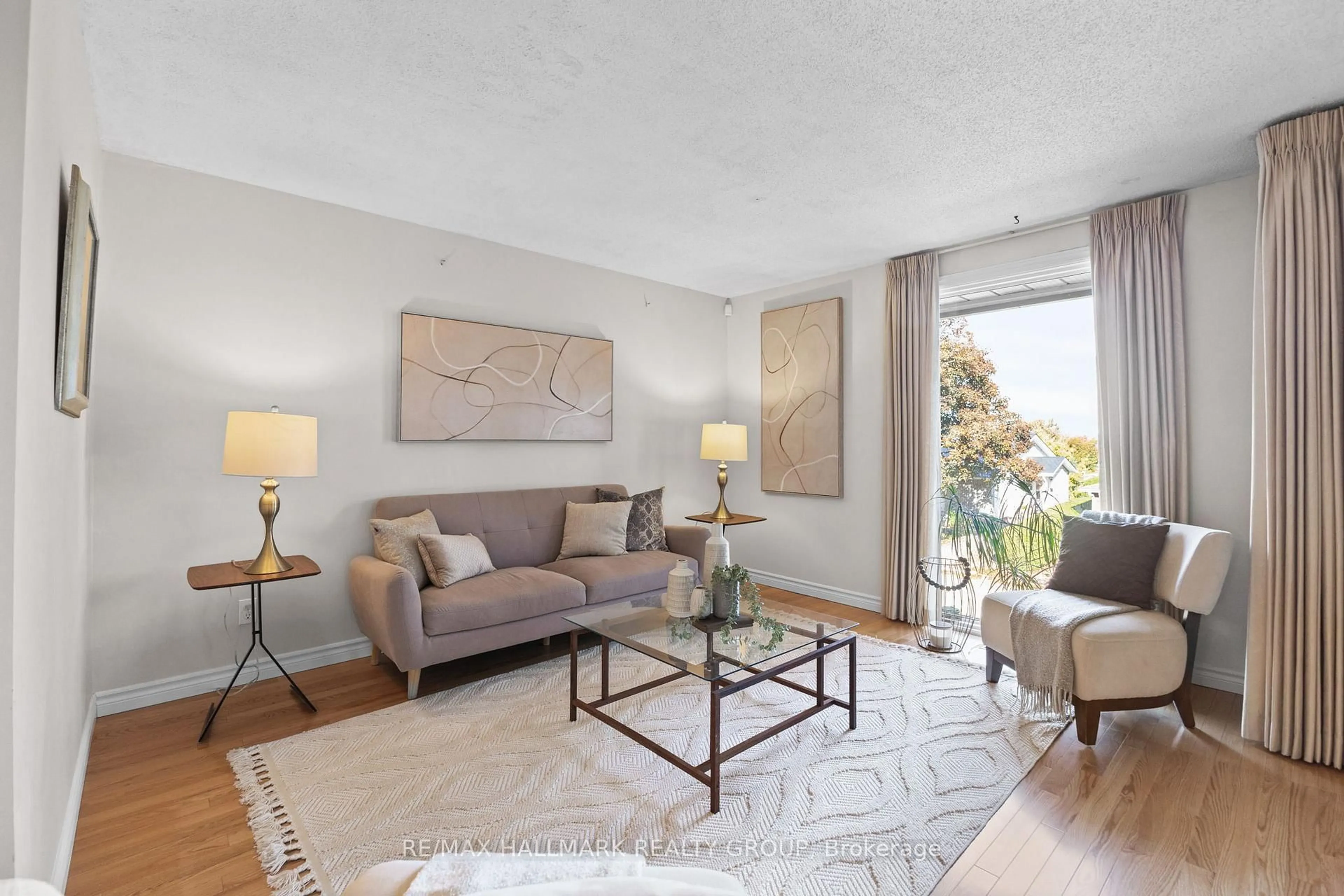 Living room with furniture, unknown for 2026 GATINEAU VIEW Cres, Ottawa Ontario K1J 7X1