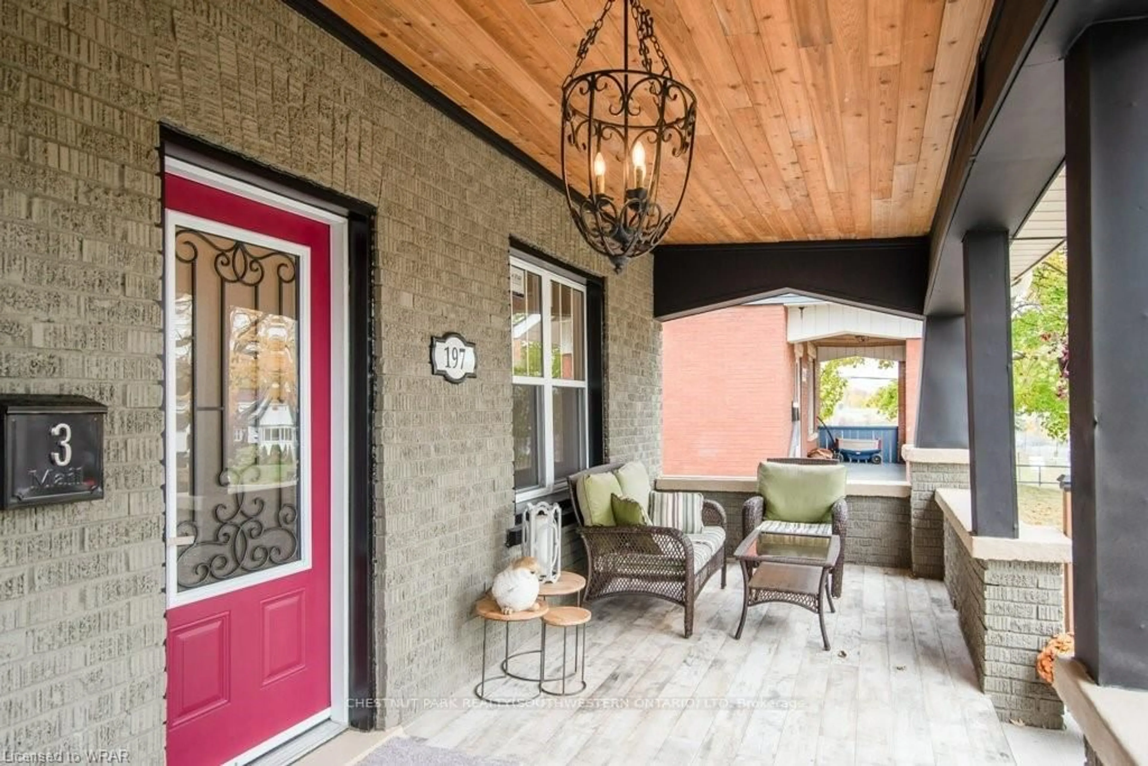 Indoor entryway for 197 Palmer Ave, Kitchener Ontario N2G 3P7