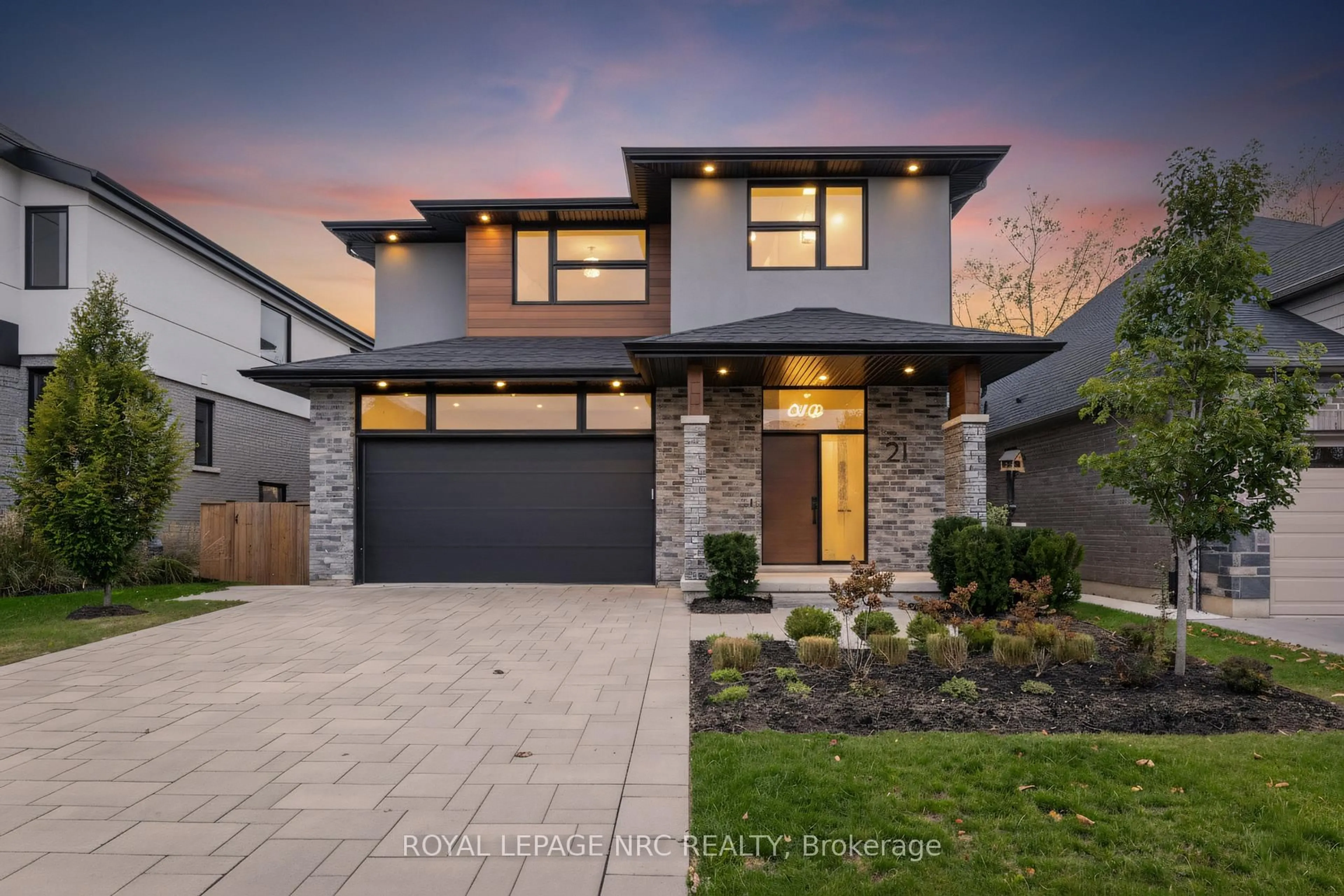 Home with brick exterior material, street for 21 Singer St, Thorold Ontario L2V 0E9