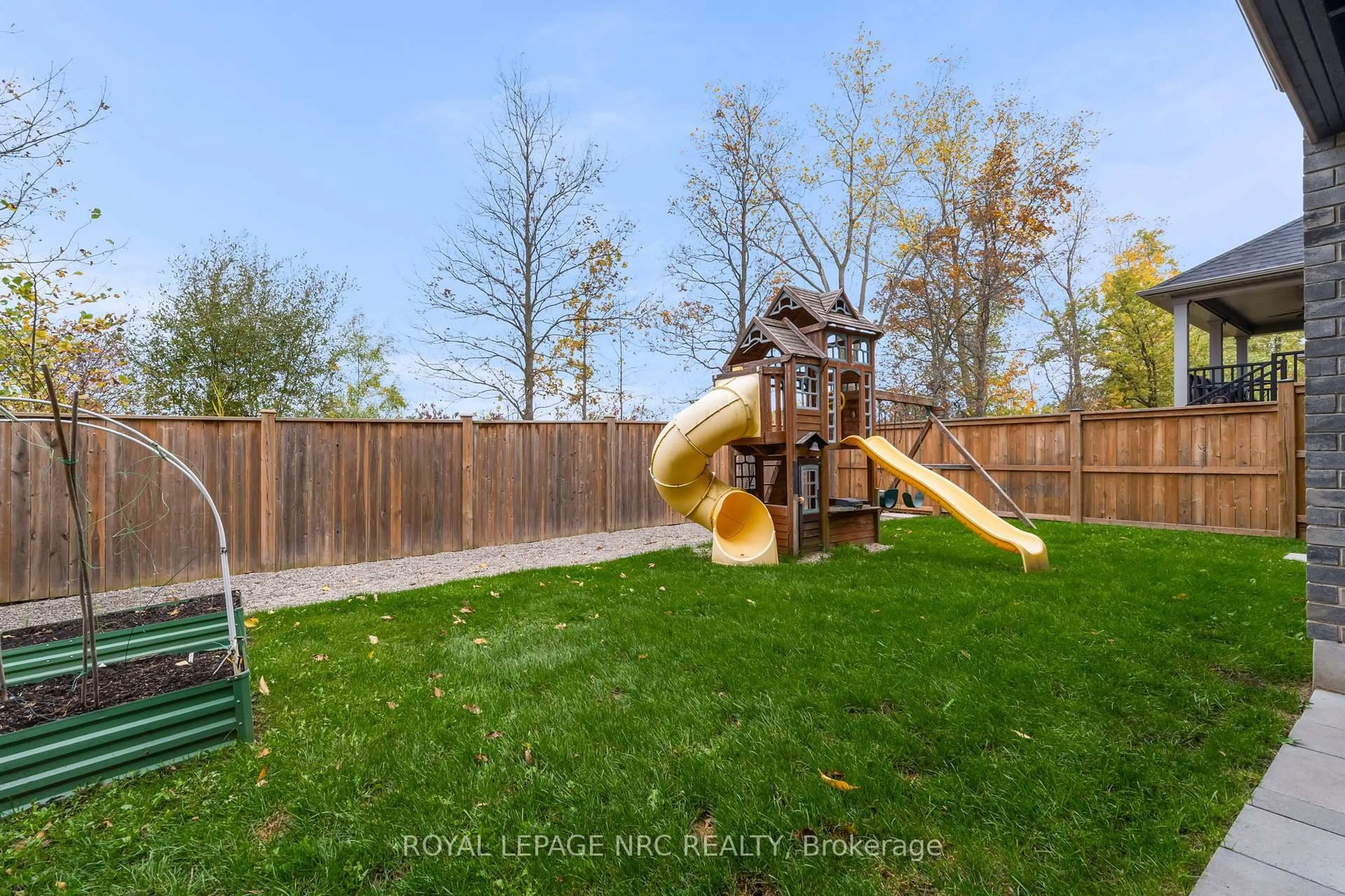 Unknown for 21 Singer St, Thorold Ontario L2V 0E9