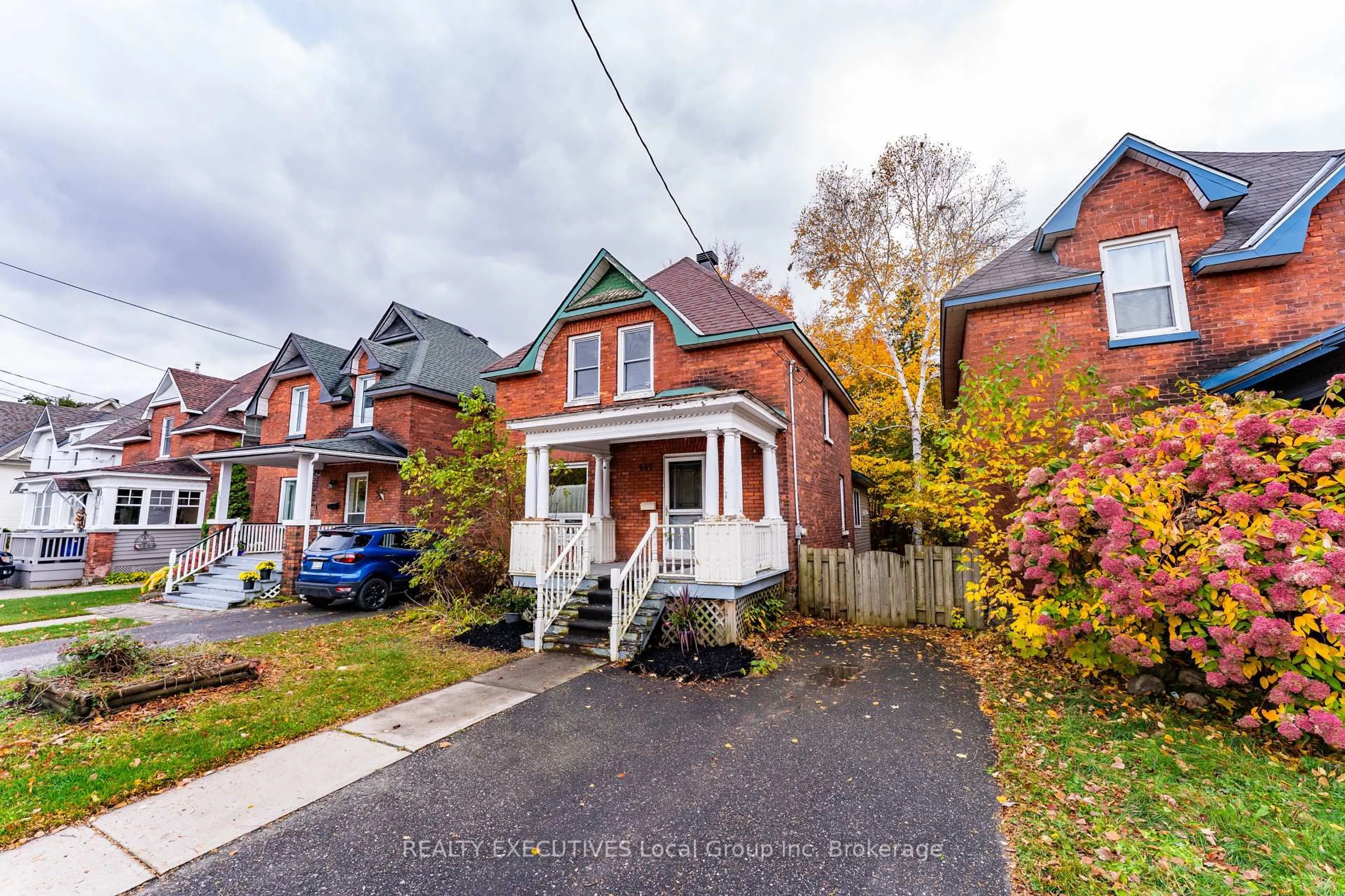 A pic from outside/outdoor area/front of a property/back of a property/a pic from drone, street for 667 Jane St, North Bay Ontario P1B 3H1