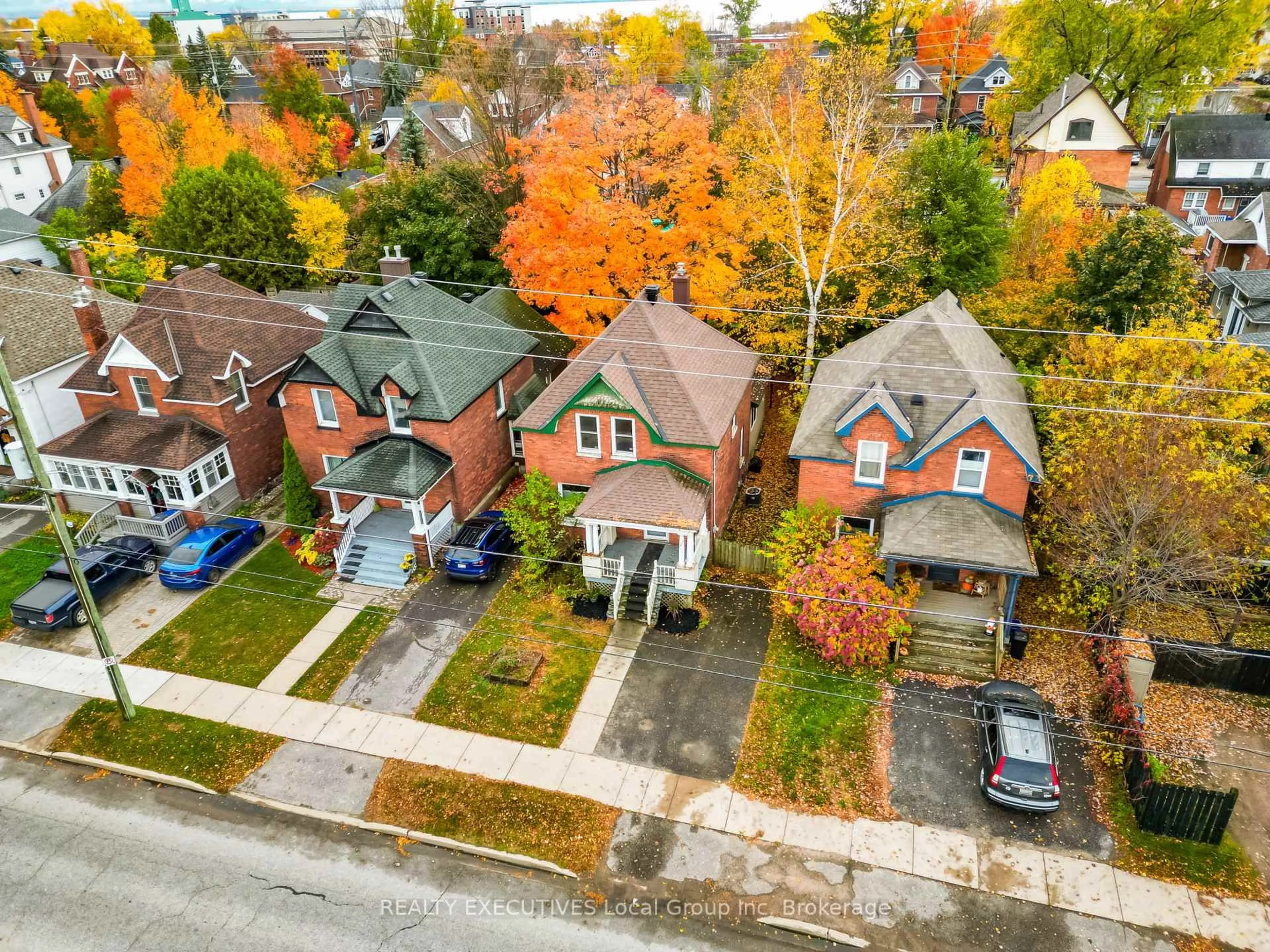 A pic from outside/outdoor area/front of a property/back of a property/a pic from drone, street for 667 Jane St, North Bay Ontario P1B 3H1
