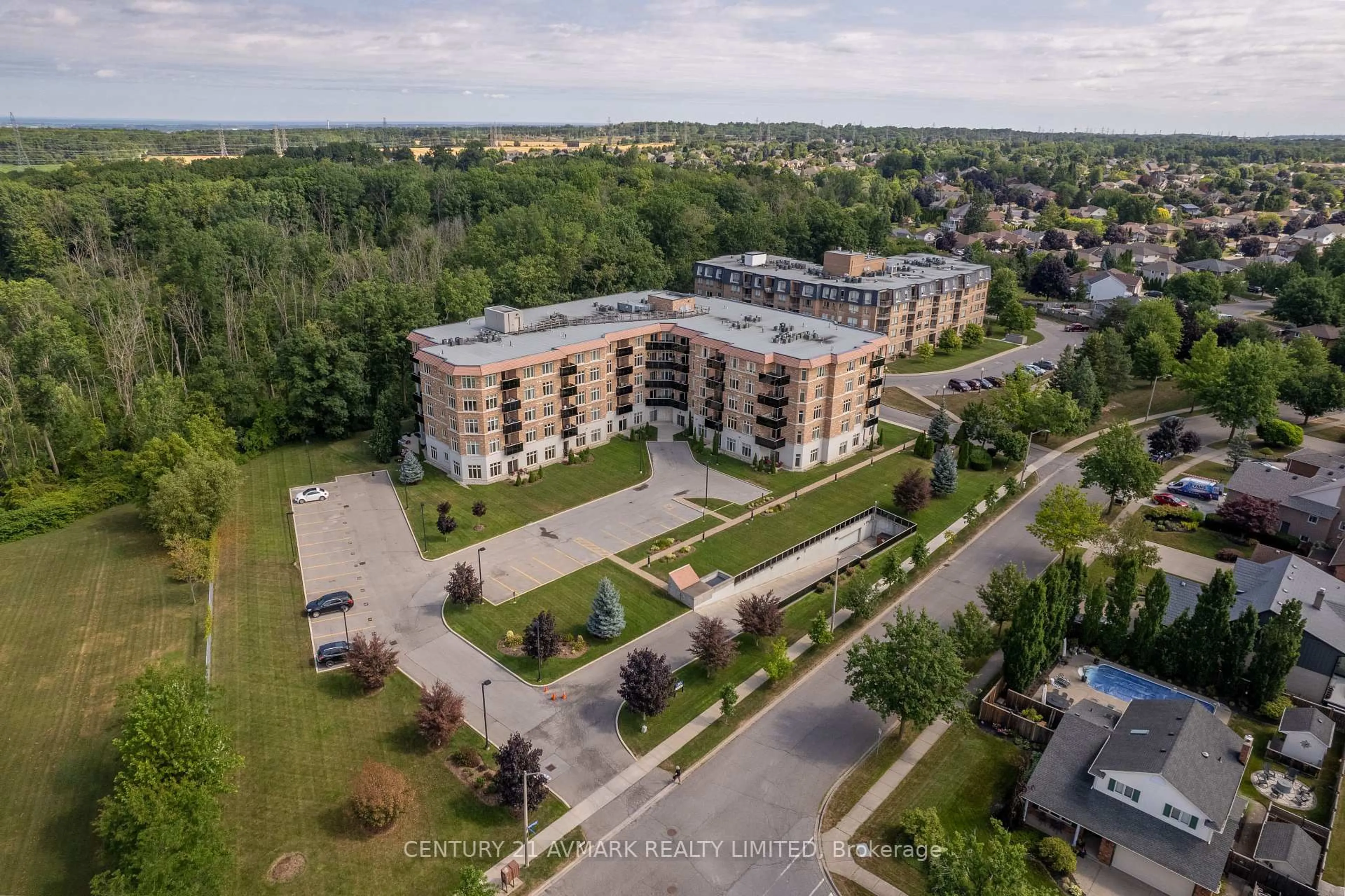 A pic from outside/outdoor area/front of a property/back of a property/a pic from drone, building for 8111 Forest Glen Dr #228, Niagara Falls Ontario L2H 2Y7