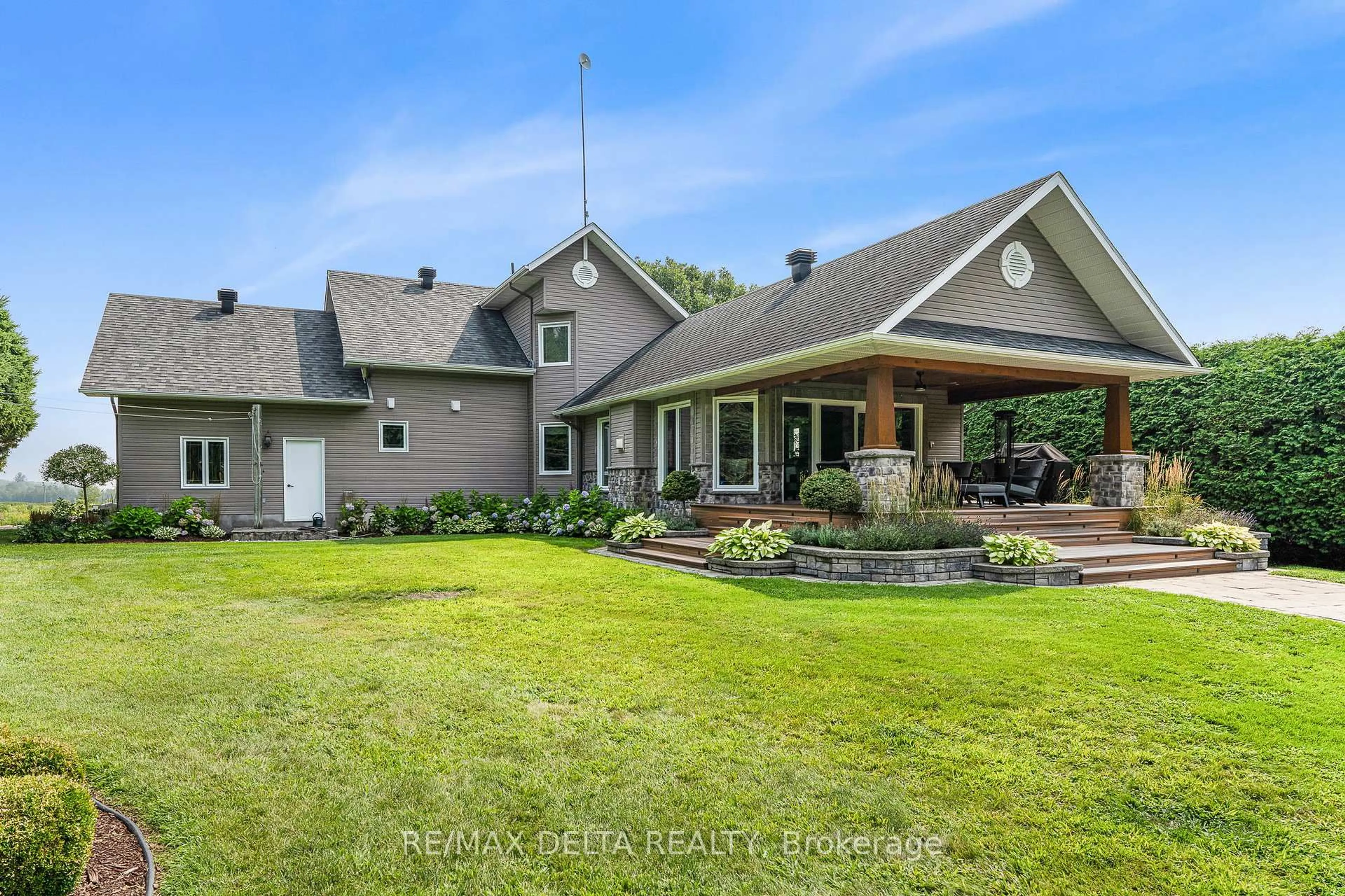 A pic from outside/outdoor area/front of a property/back of a property/a pic from drone, unknown for 85 Leduc St, Alfred and Plantagenet Ontario K0B 1A0