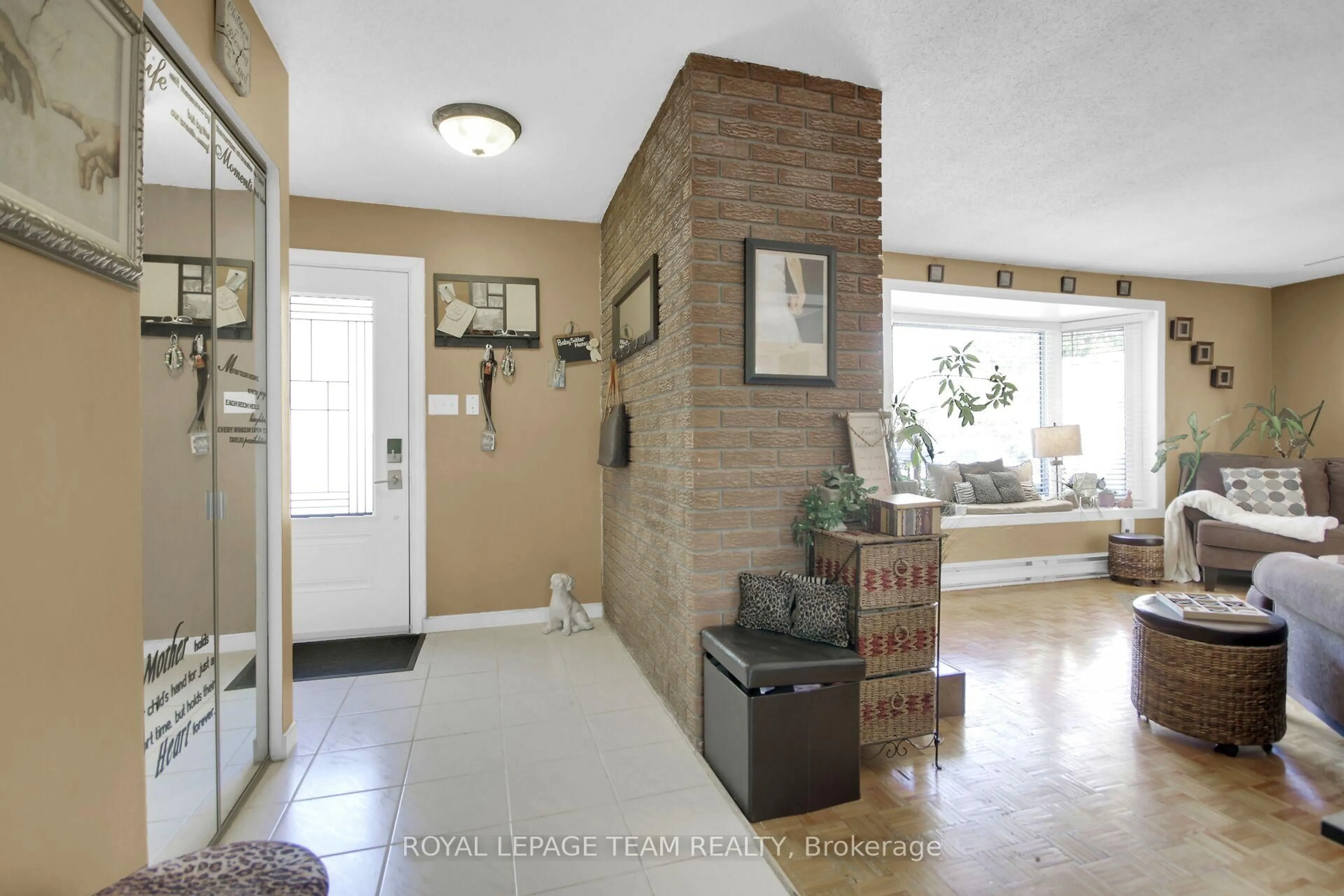 Indoor entryway for 64 Owlshead Rd, Munster Ontario K0A 3P0