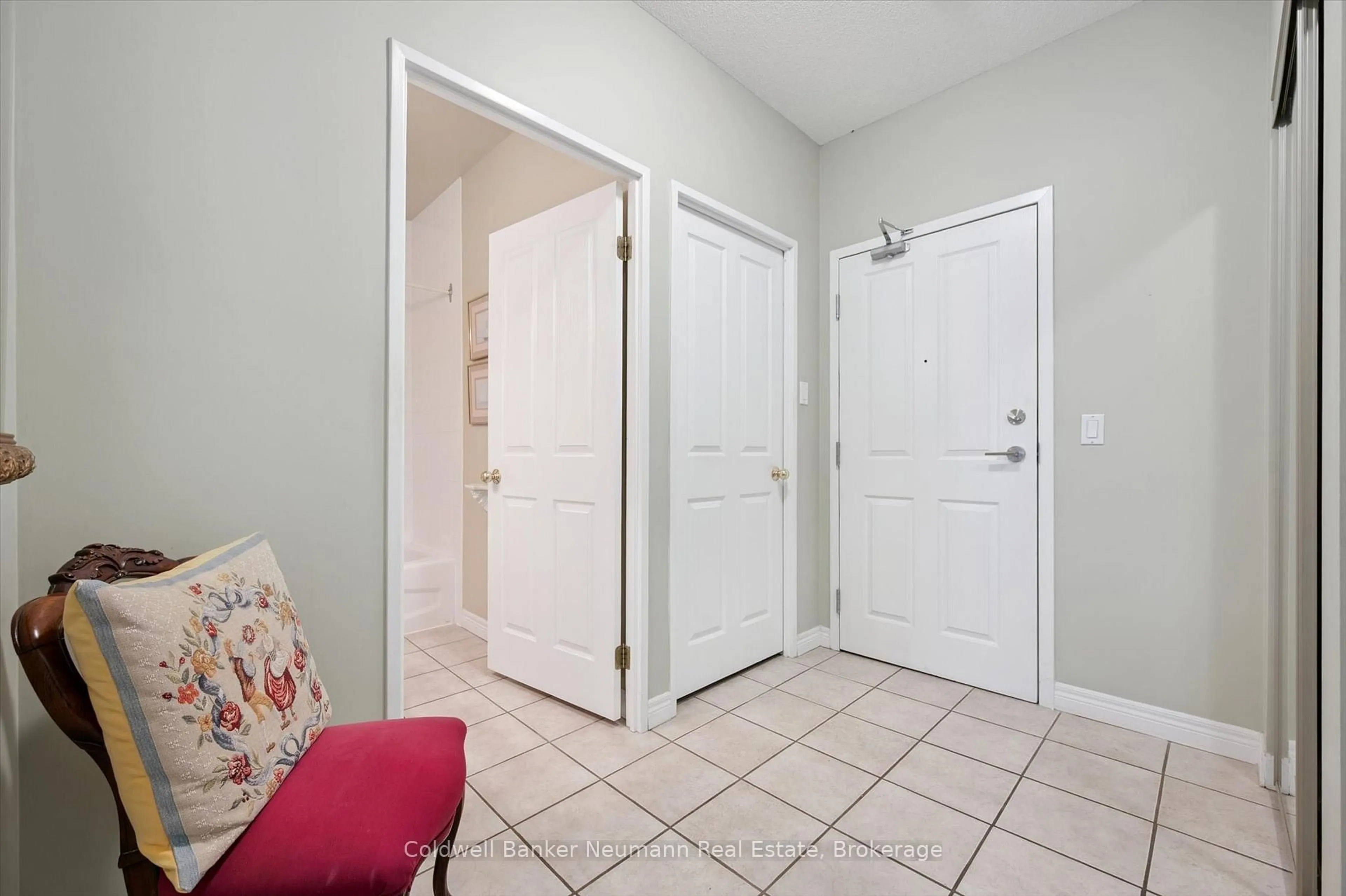 Indoor entryway for 60 Wyndham St #206, Guelph Ontario N1E 7H7