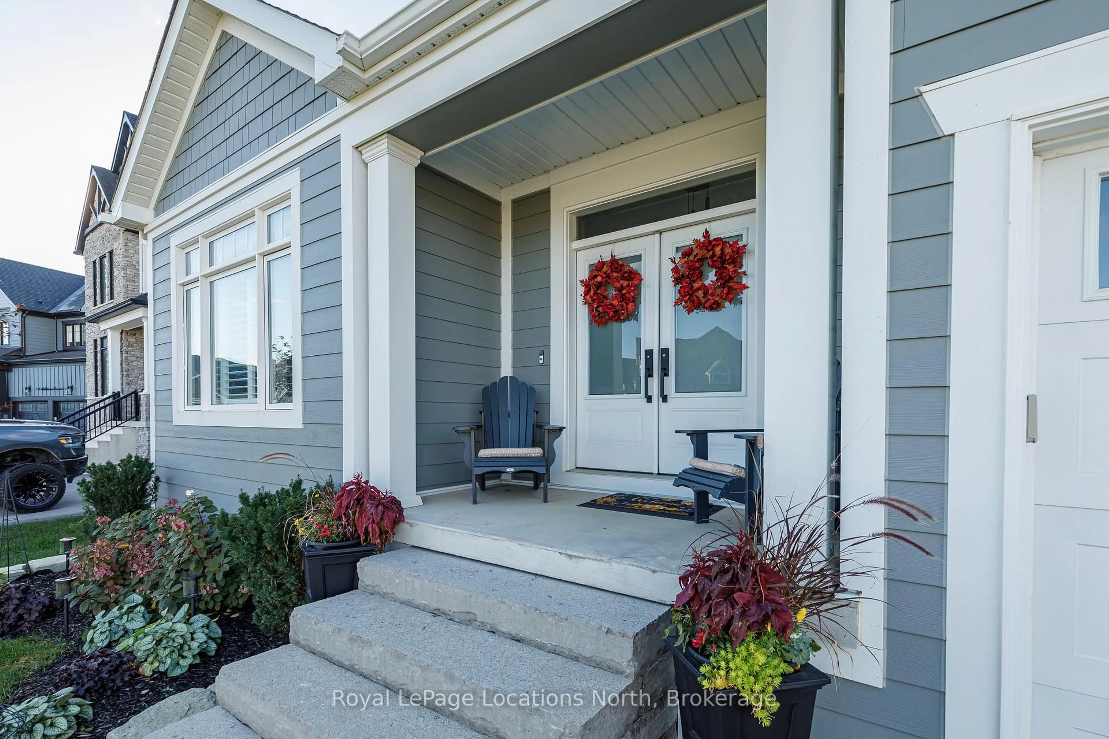 Home with vinyl exterior material, street for 107 Stillwater Cres, Blue Mountains Ontario L9Y 4P5