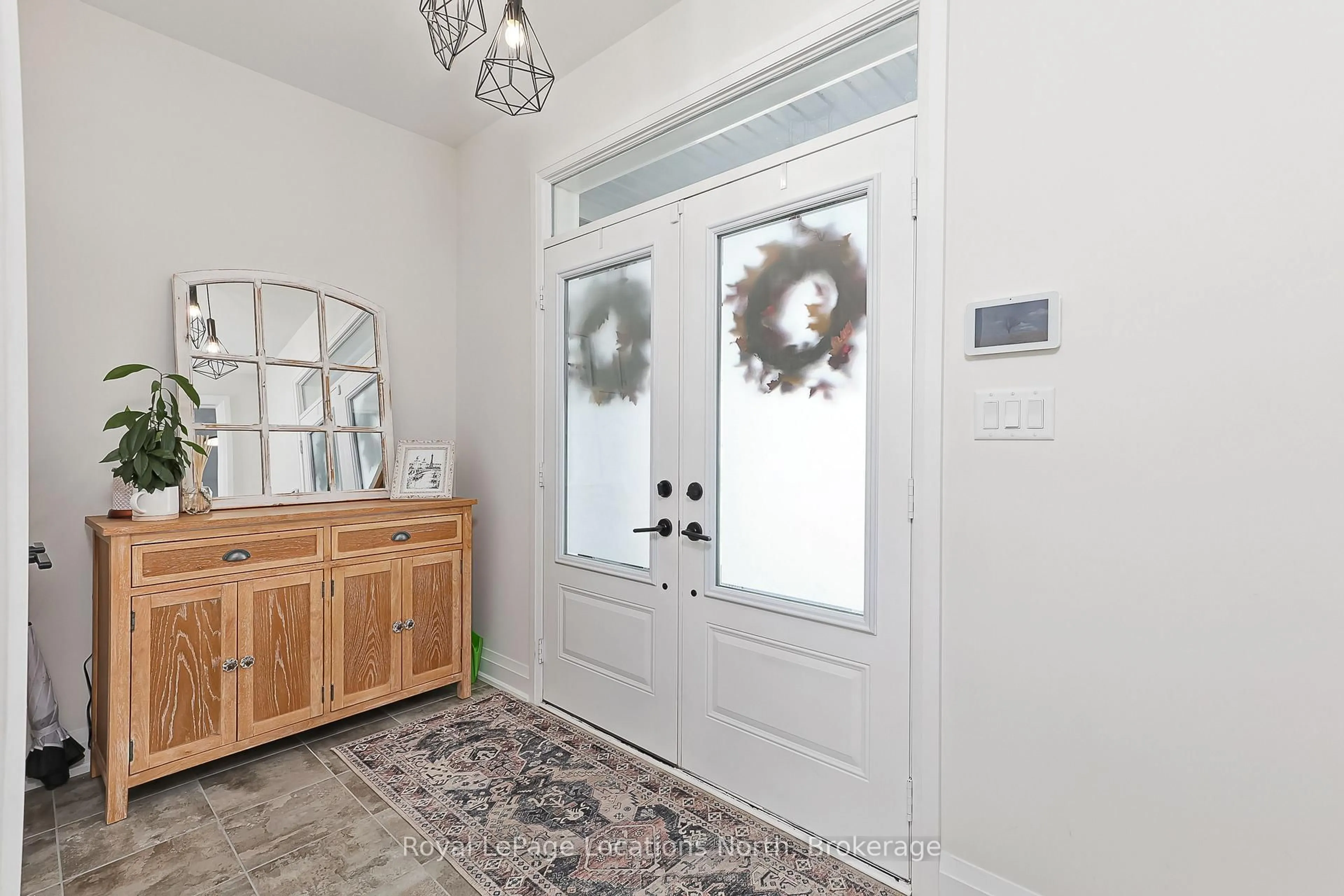 Indoor entryway for 107 Stillwater Cres, Blue Mountains Ontario L9Y 4P5