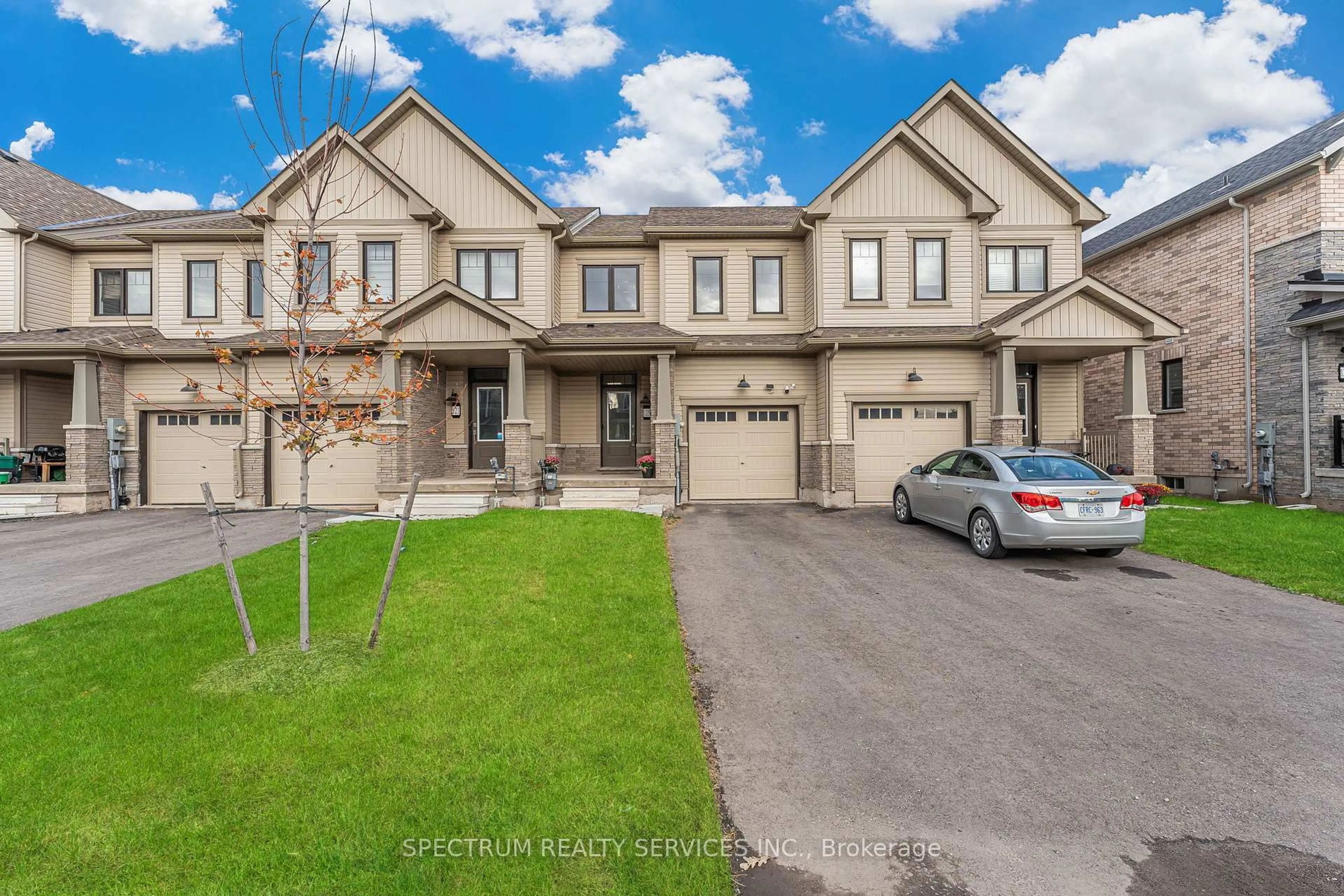 A pic from outside/outdoor area/front of a property/back of a property/a pic from drone, street for 125 Keelson St, Welland Ontario L3B 0M4