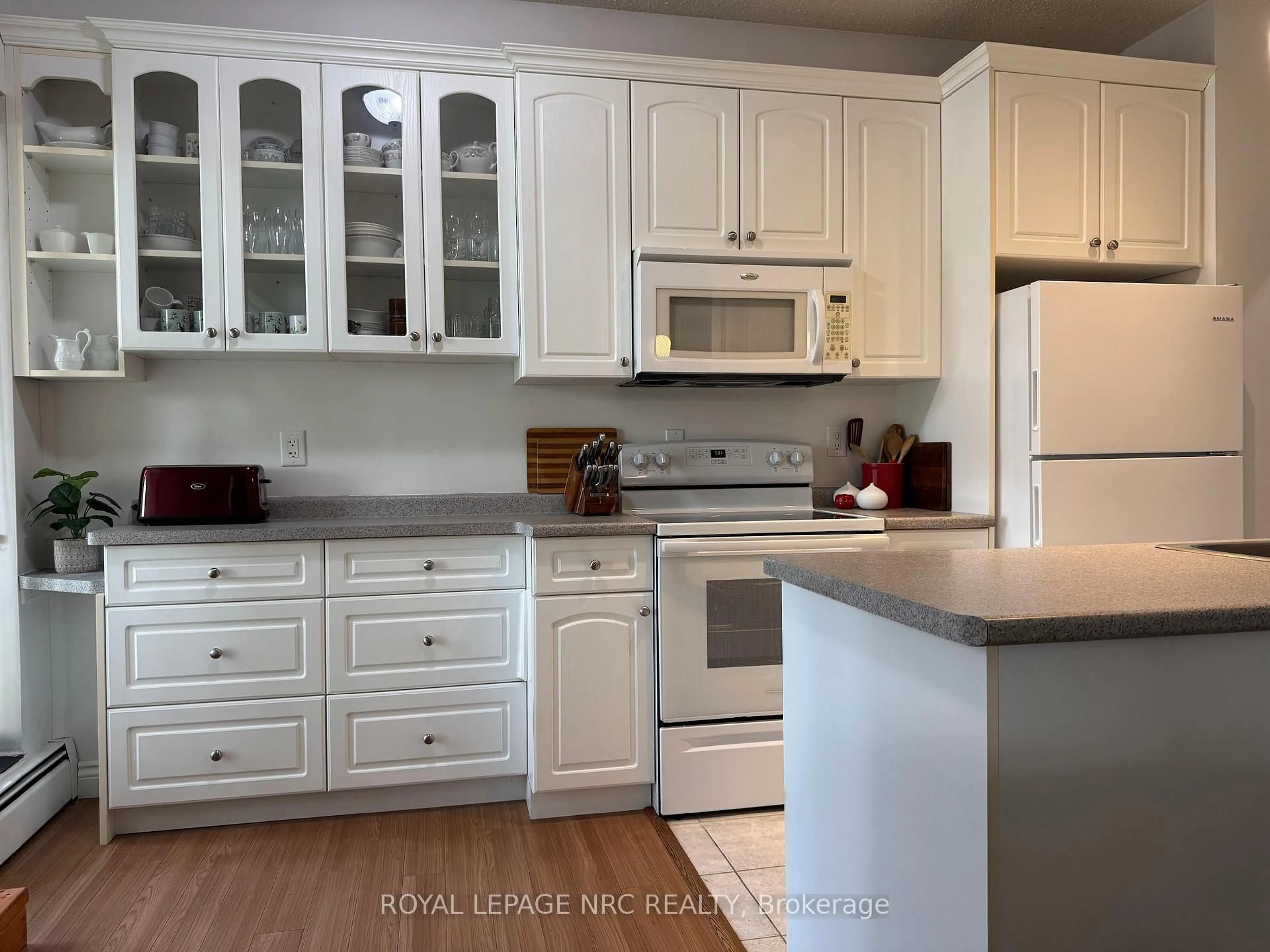 Standard kitchen, unknown for 6390 Huggins St #101, Niagara Falls Ontario L2J 1H1