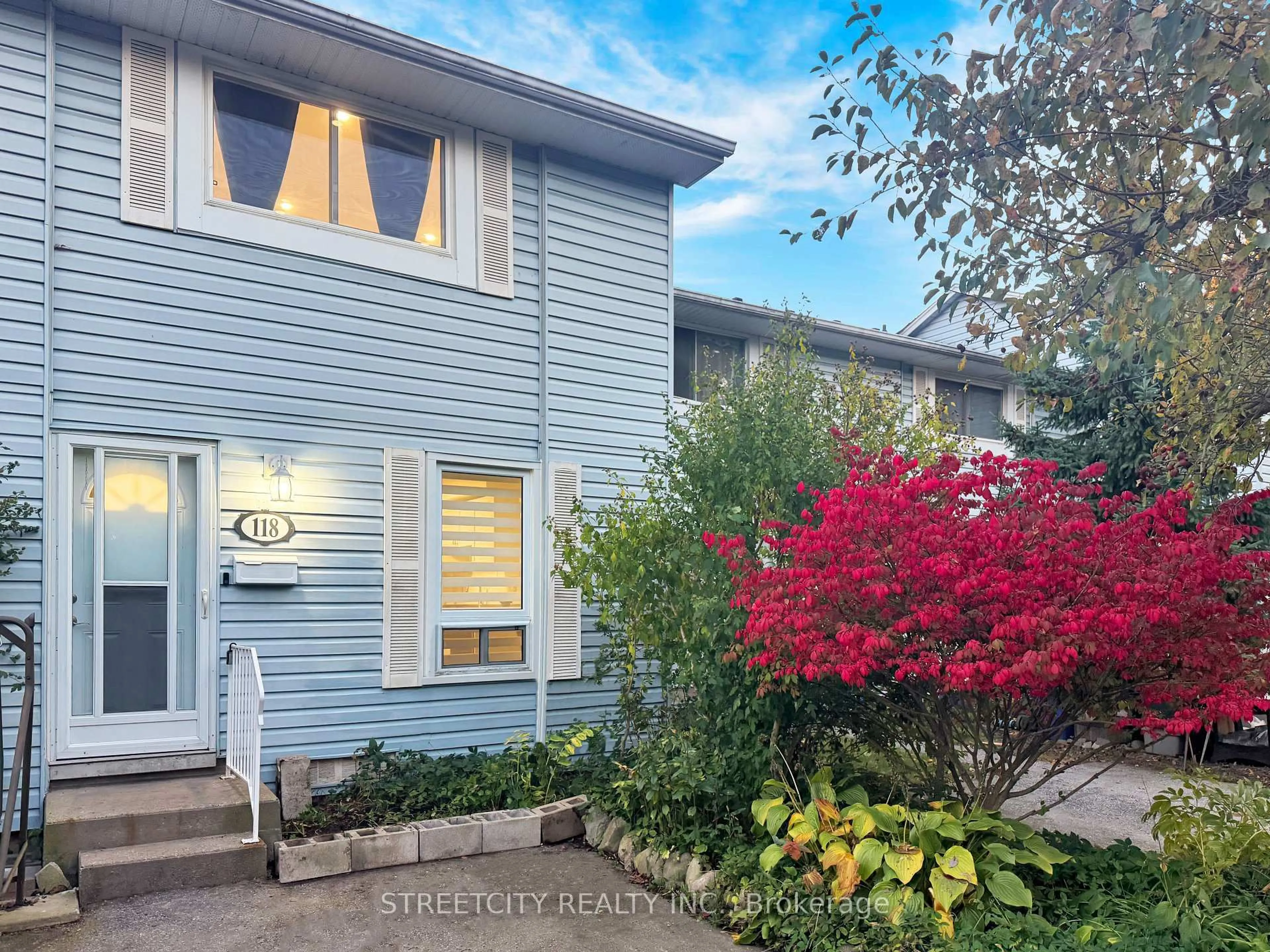 Home with vinyl exterior material, street for 118 Monmore Rd #2, London North Ontario N6G 3A6