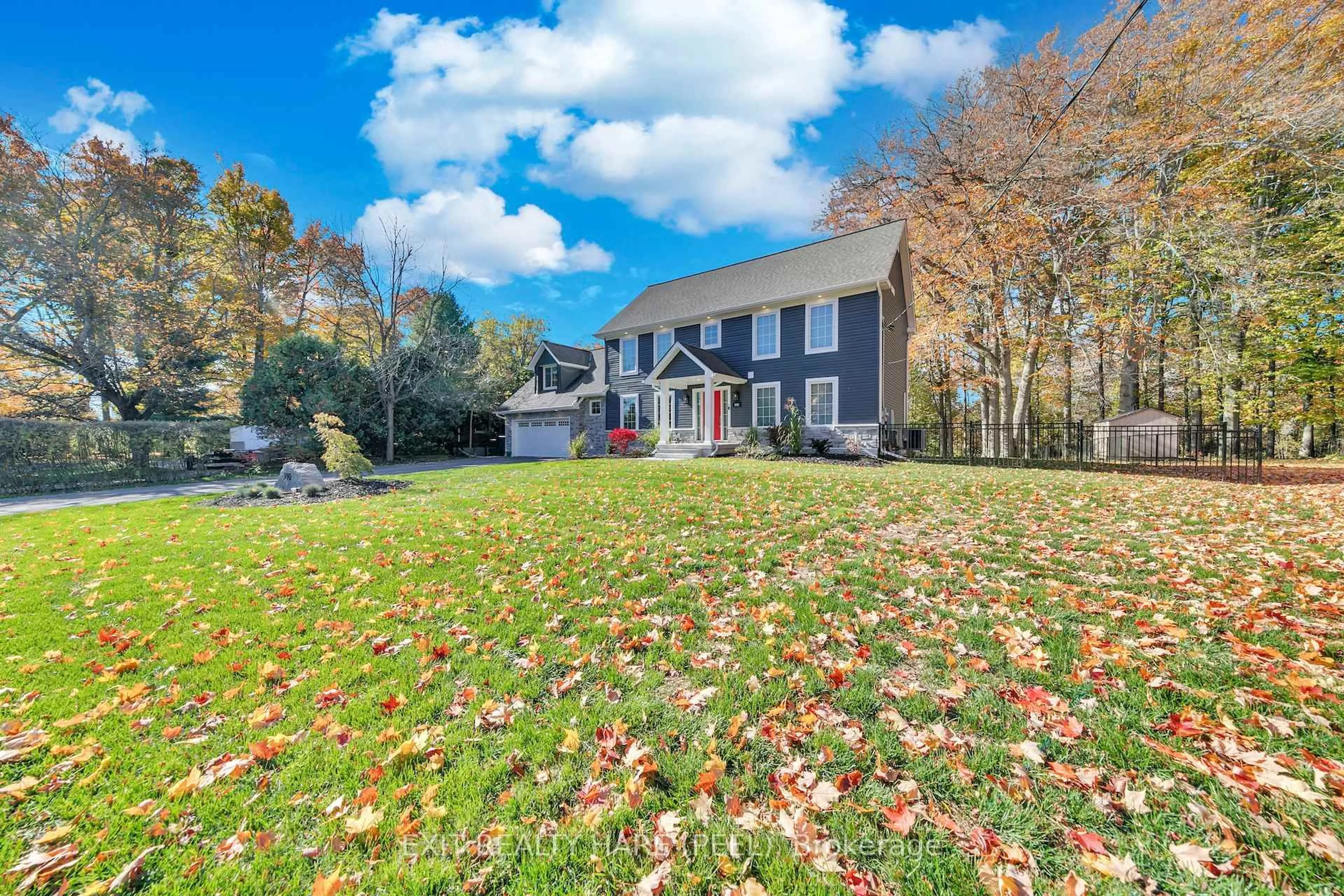 A pic from outside/outdoor area/front of a property/back of a property/a pic from drone, street for 990 Haist St, Pelham Ontario L0S 1E4