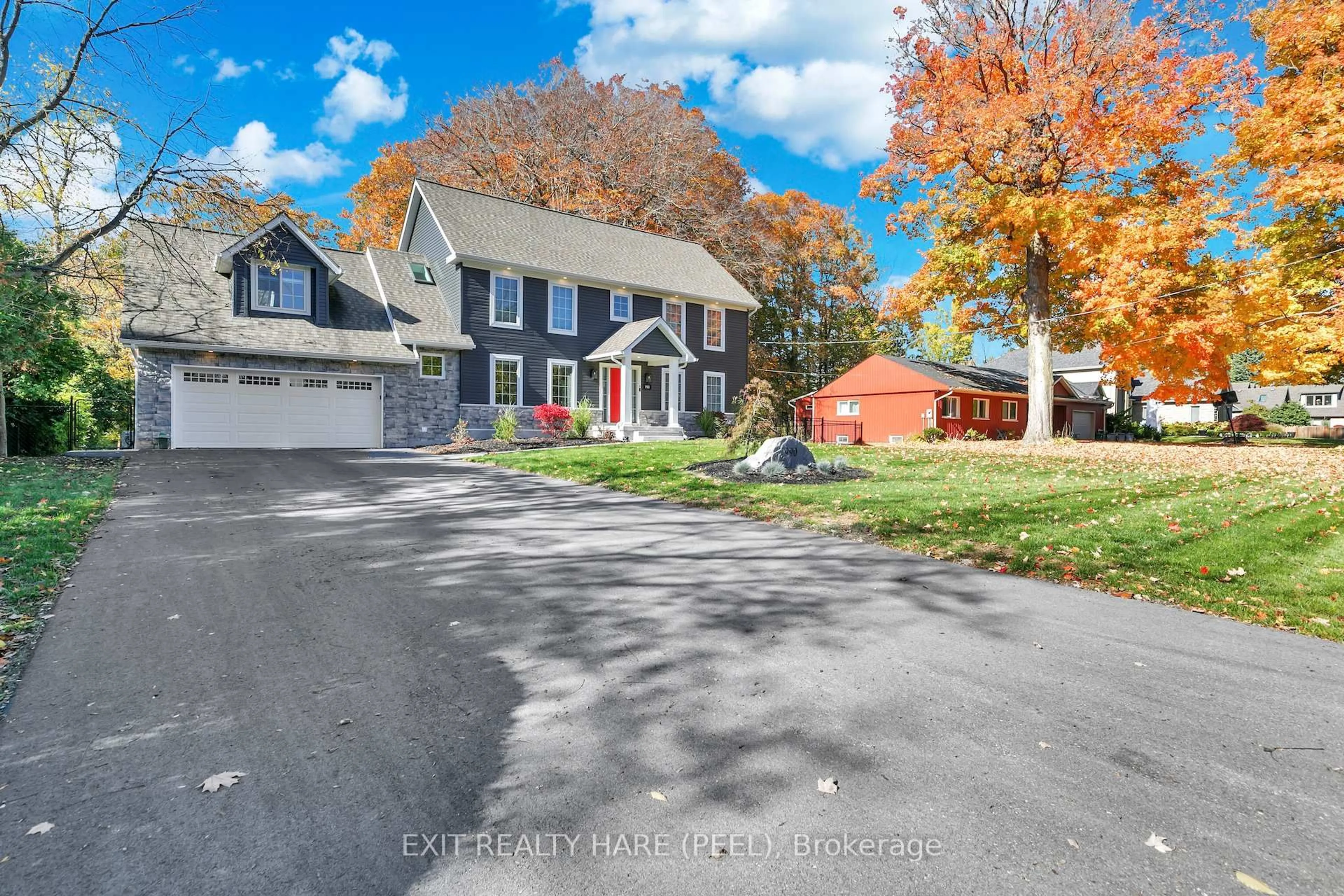 A pic from outside/outdoor area/front of a property/back of a property/a pic from drone, street for 990 Haist St, Pelham Ontario L0S 1E4