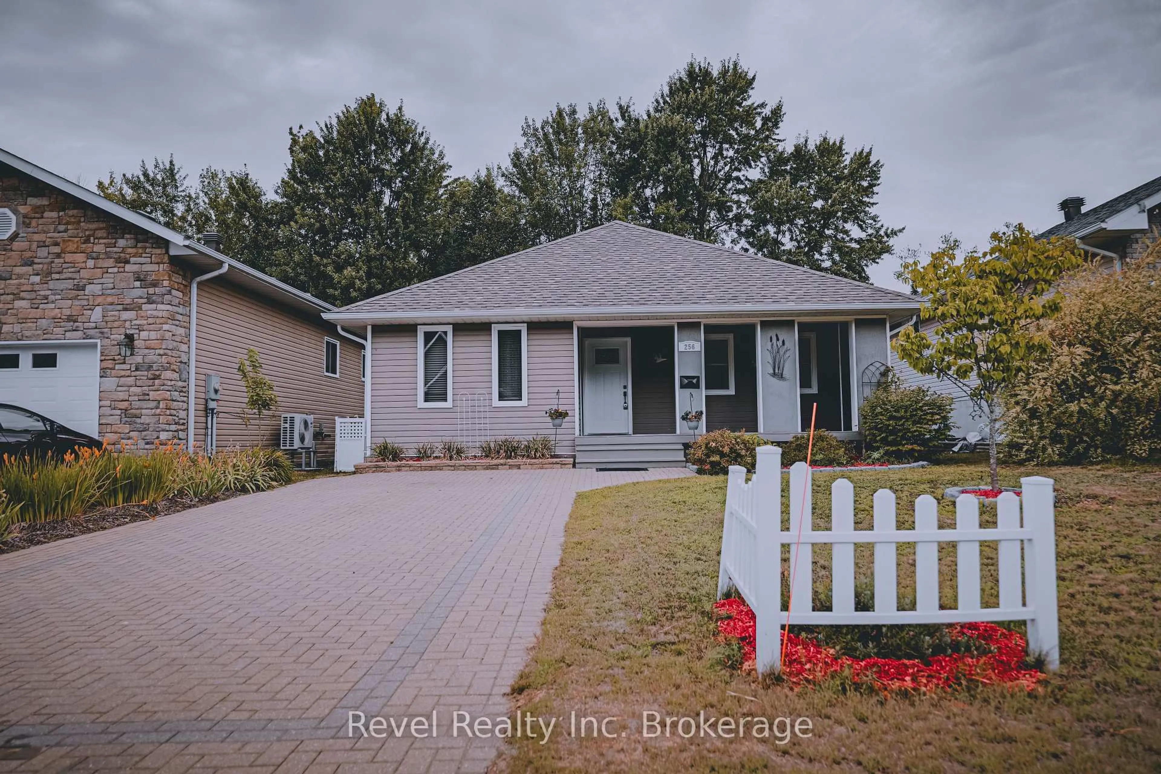 Unknown for 256 Thelma Ave, North Bay Ontario P1A 4M8