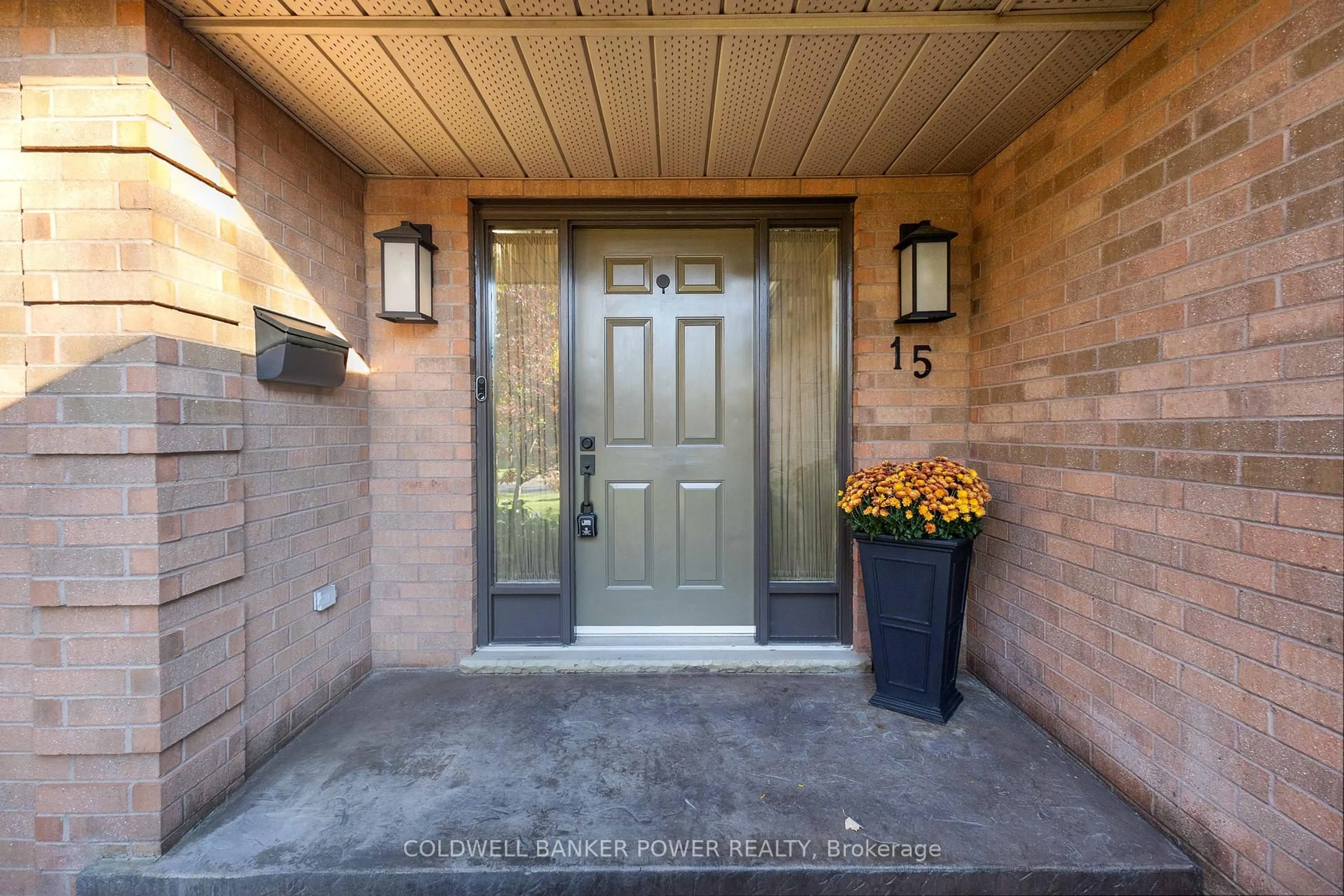 Indoor entryway for 15 Monte Vista Cres, London South Ontario N6J 4N8
