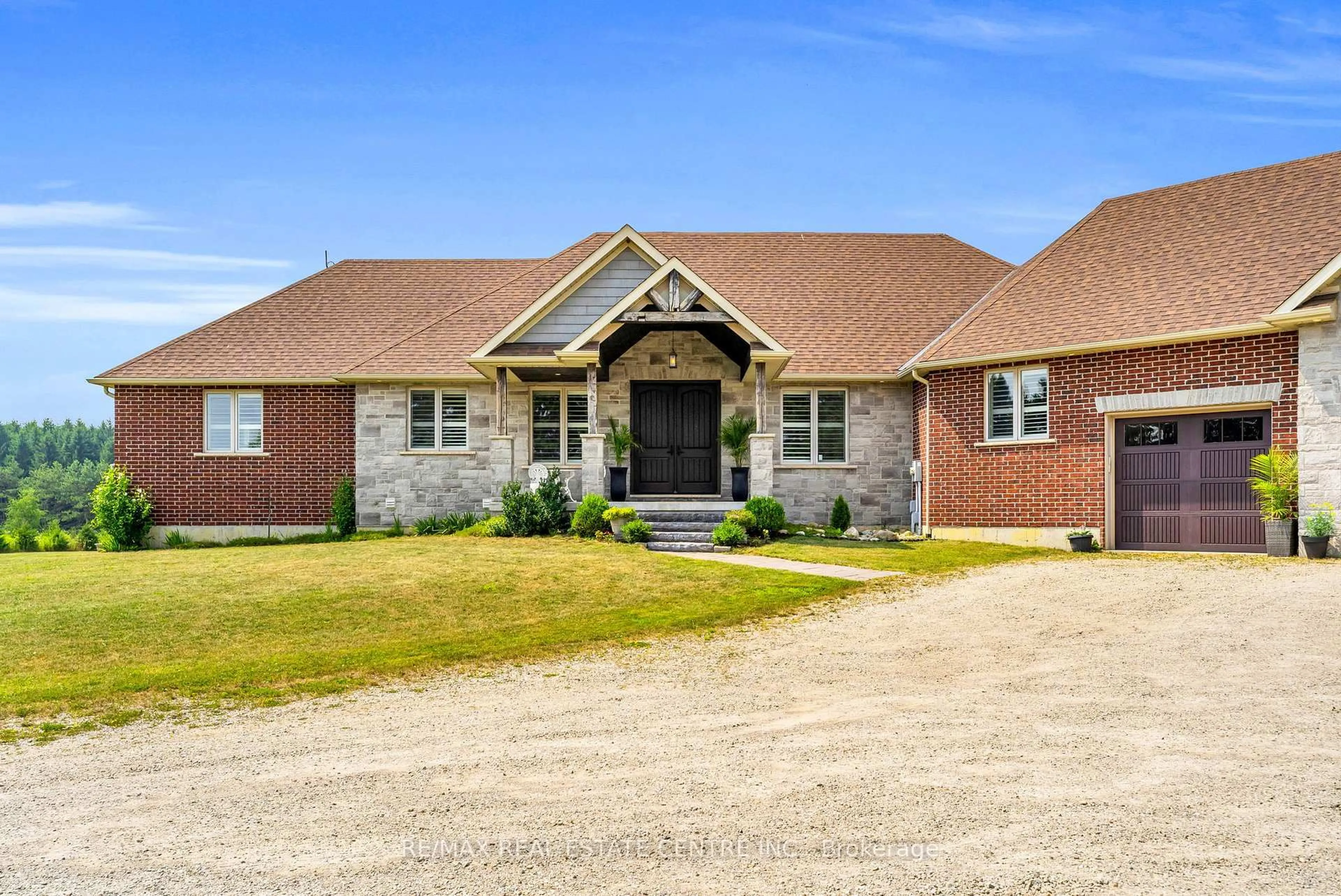 Home with brick exterior material, building for 023181 Erin East Garafraxa Townline, East Garafraxa Ontario L9W 7G8