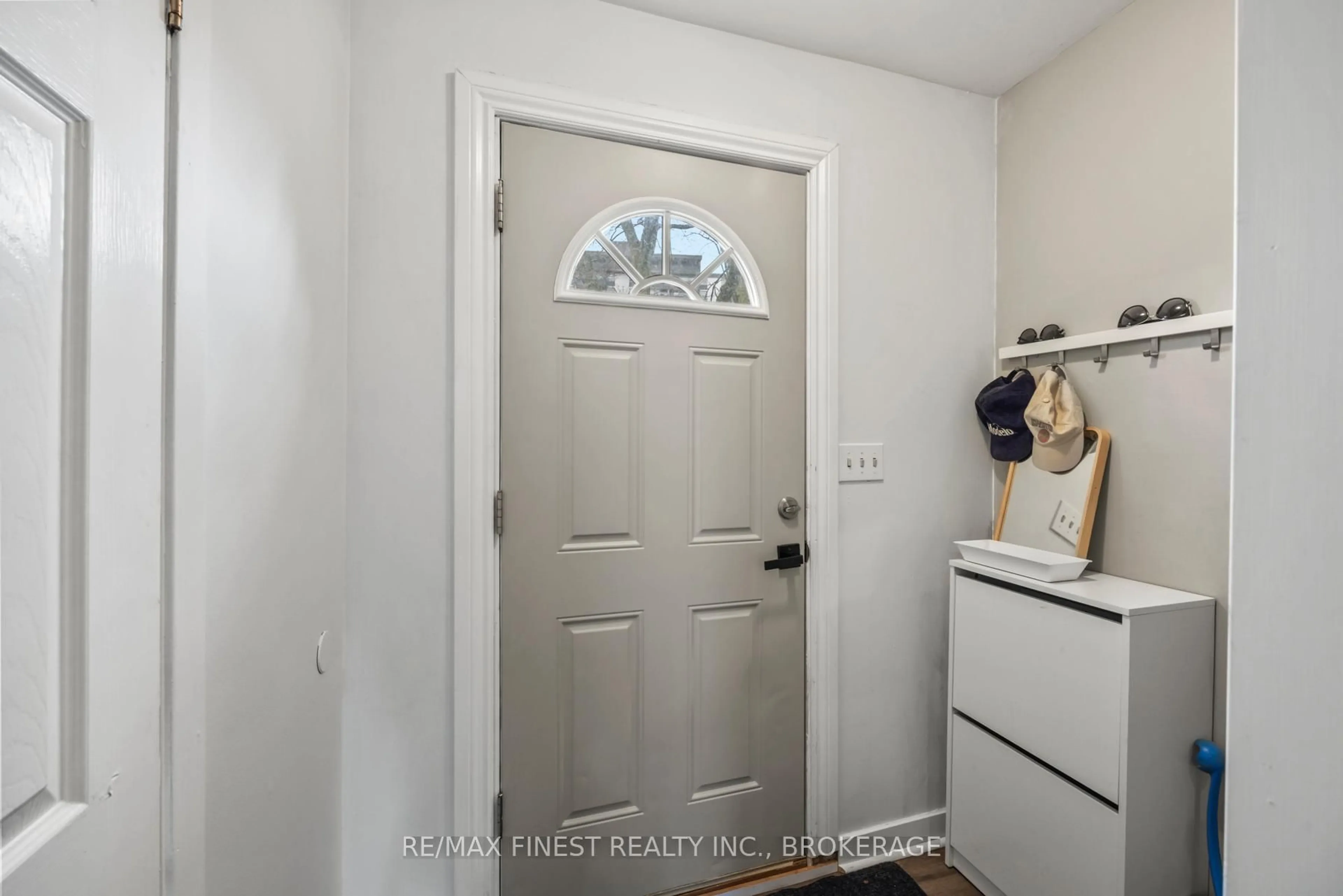 Indoor entryway for 136 Notch Hill Rd #5, Kingston Ontario K7M 2X1