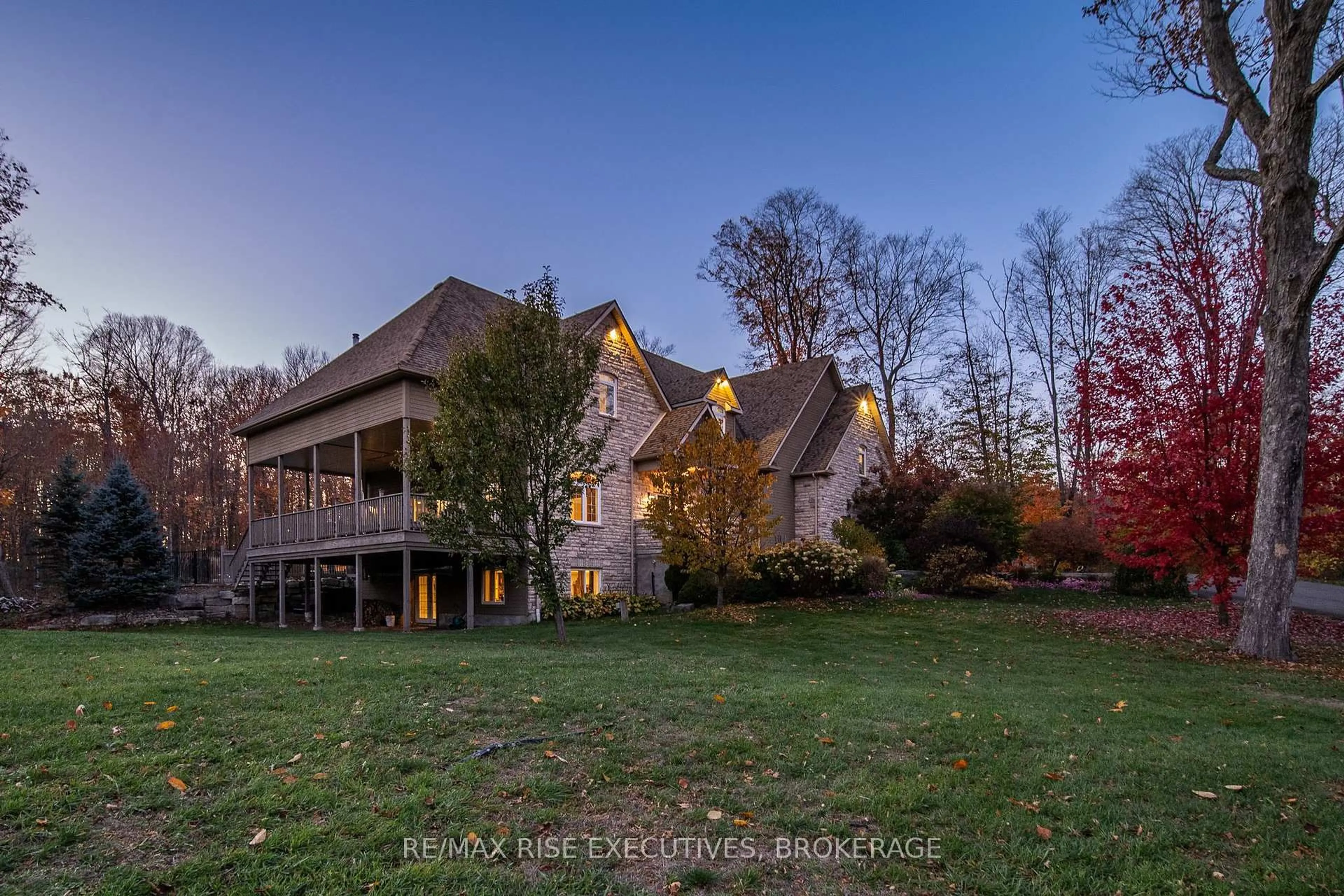 A pic from outside/outdoor area/front of a property/back of a property/a pic from drone, unknown for 119 Fawn Brook Dr, Mcdonalds Corners Ontario K0H 1M0