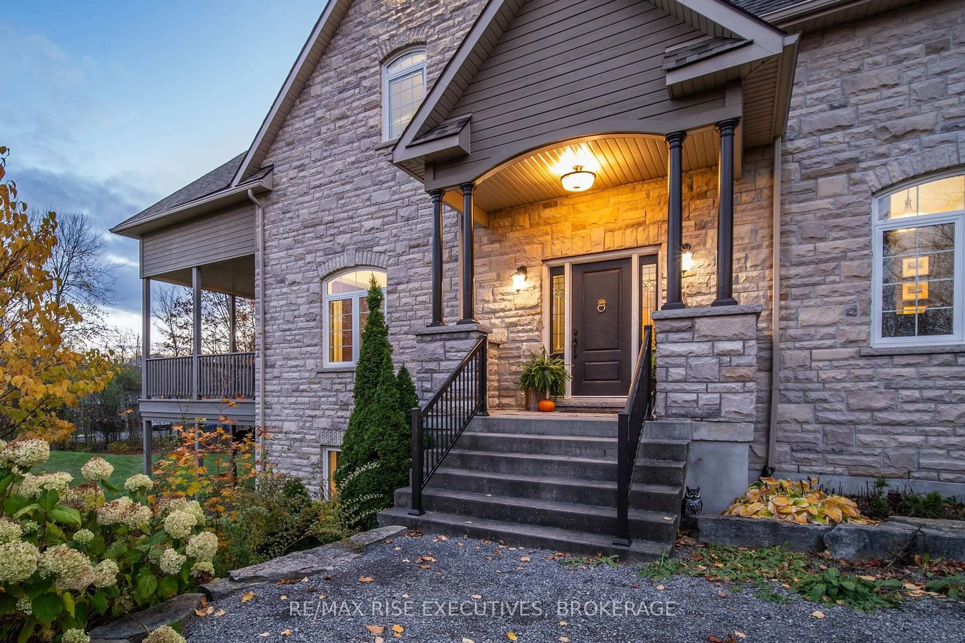 Home with brick exterior material, unknown for 119 Fawn Brook Dr, Mcdonalds Corners Ontario K0H 1M0