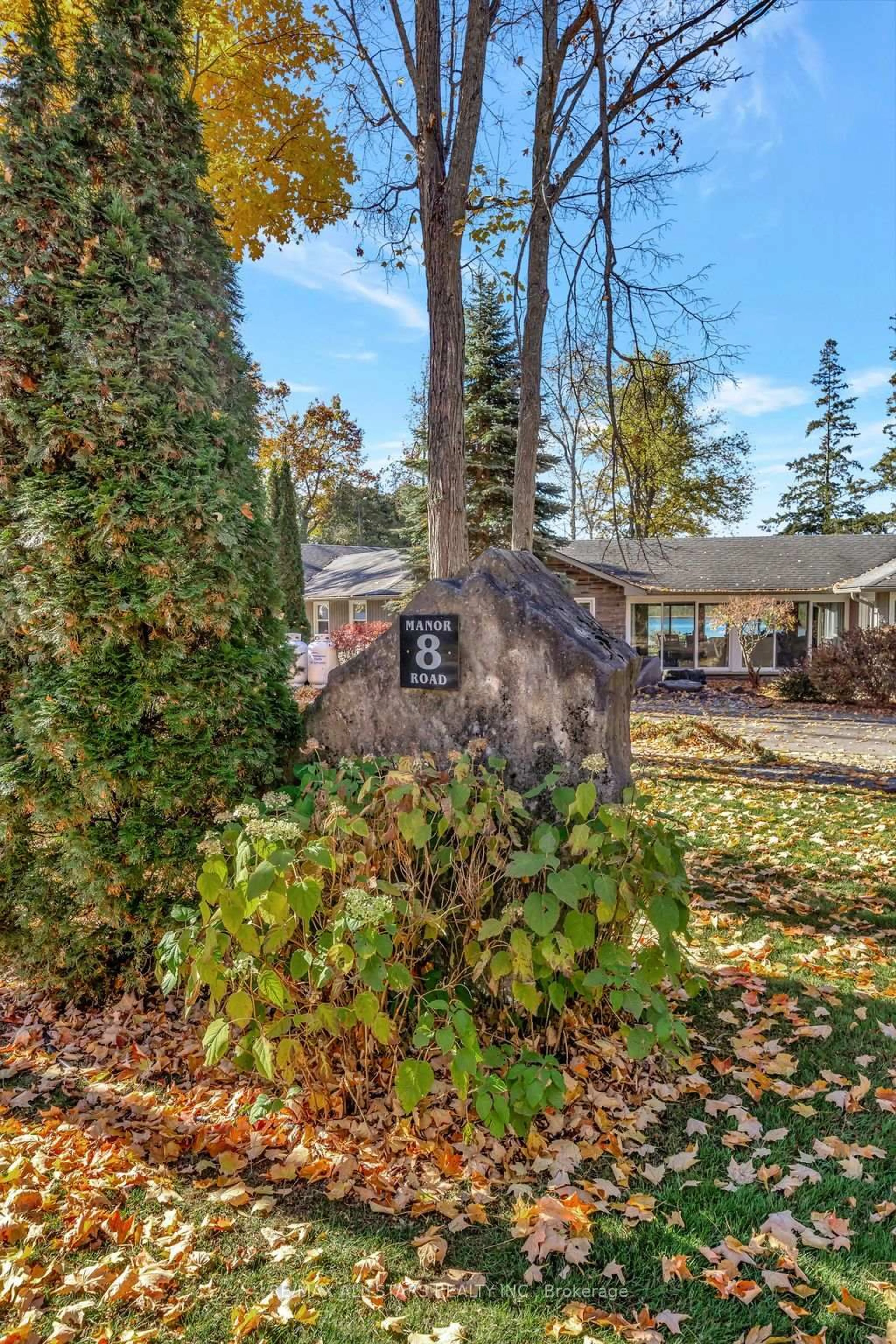 Unknown for 8 Manor Rd, Kawartha Lakes Ontario K0M 1A0