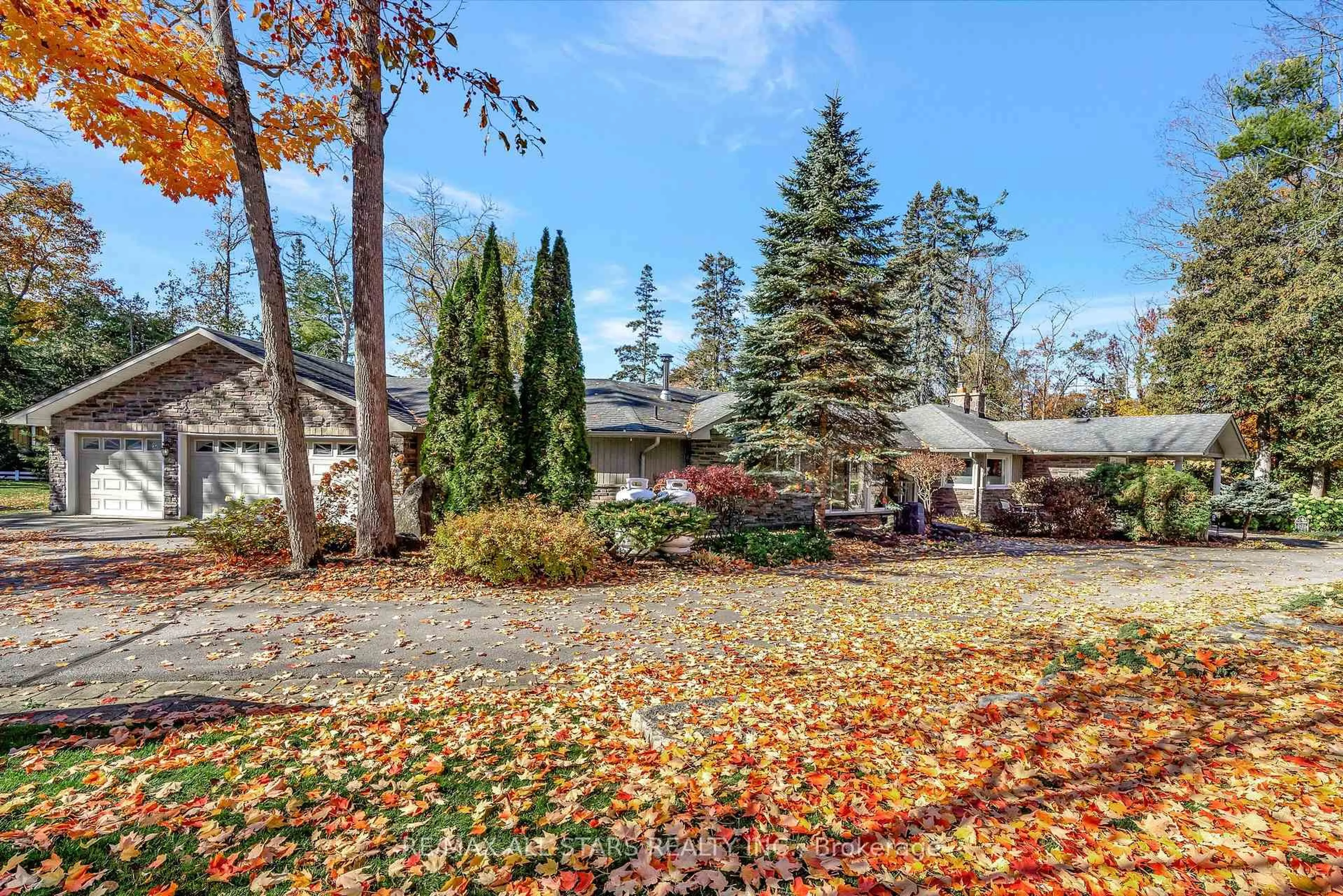 Patio, unknown for 8 Manor Rd, Kawartha Lakes Ontario K0M 1A0