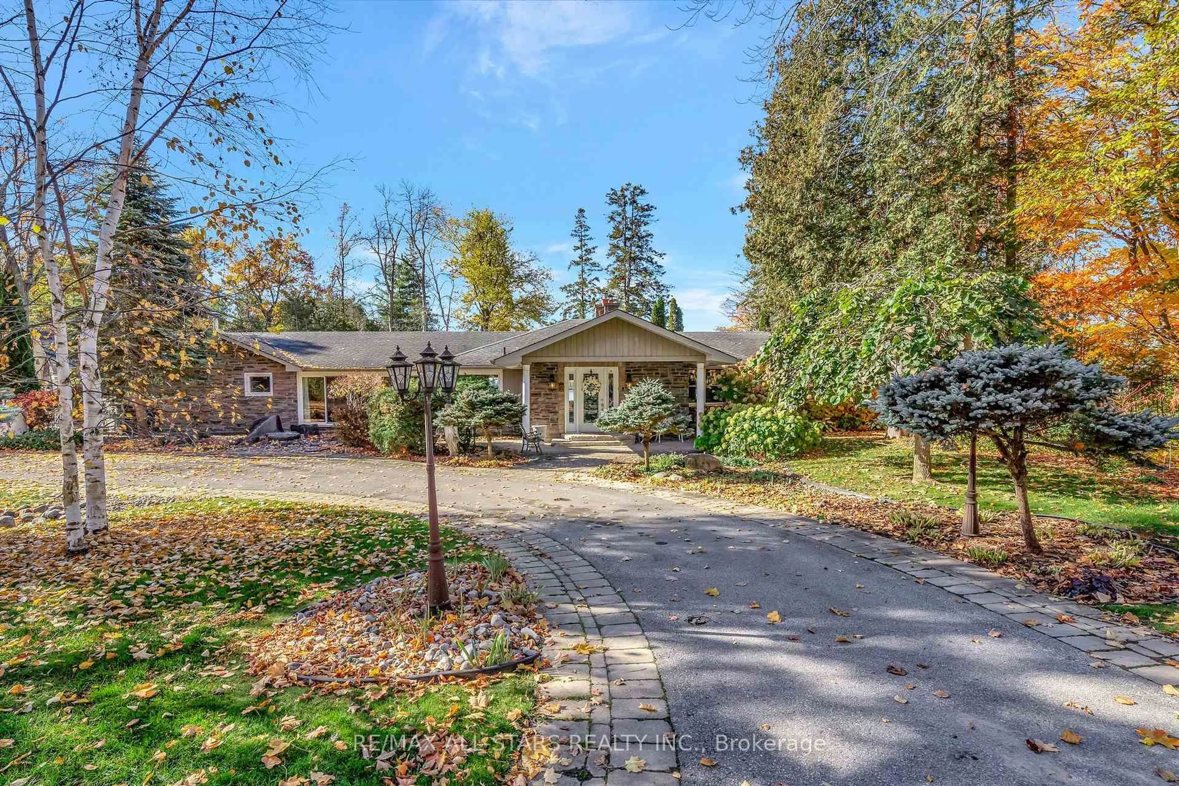 Unknown for 8 Manor Rd, Kawartha Lakes Ontario K0M 1A0