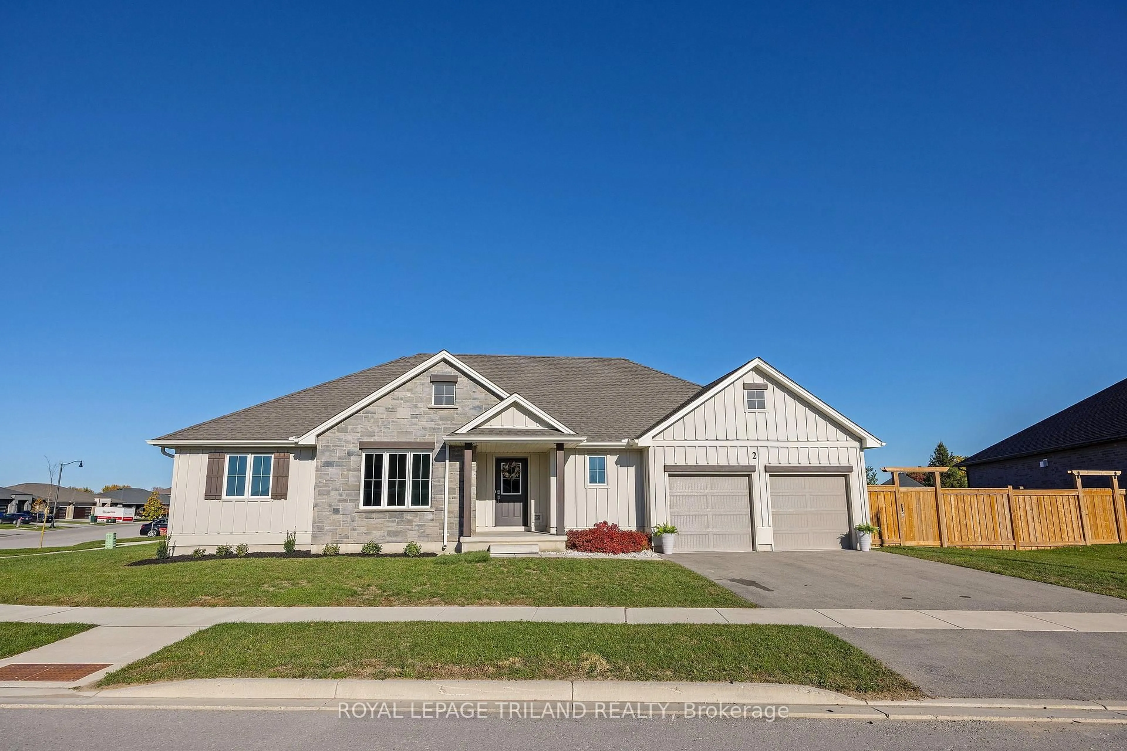 Home with vinyl exterior material, street for 2 FEATHERS Crossing, St. Thomas Ontario N5R 0J0