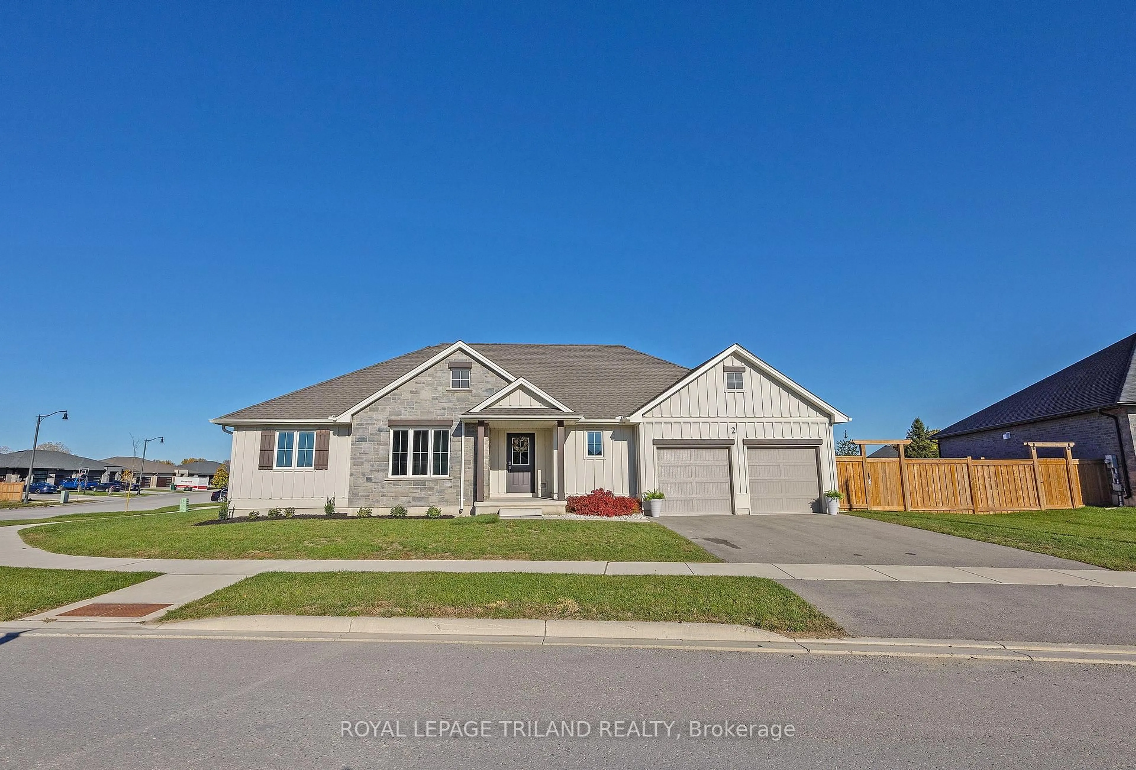 Unknown for 2 FEATHERS Crossing, St. Thomas Ontario N5R 0J0