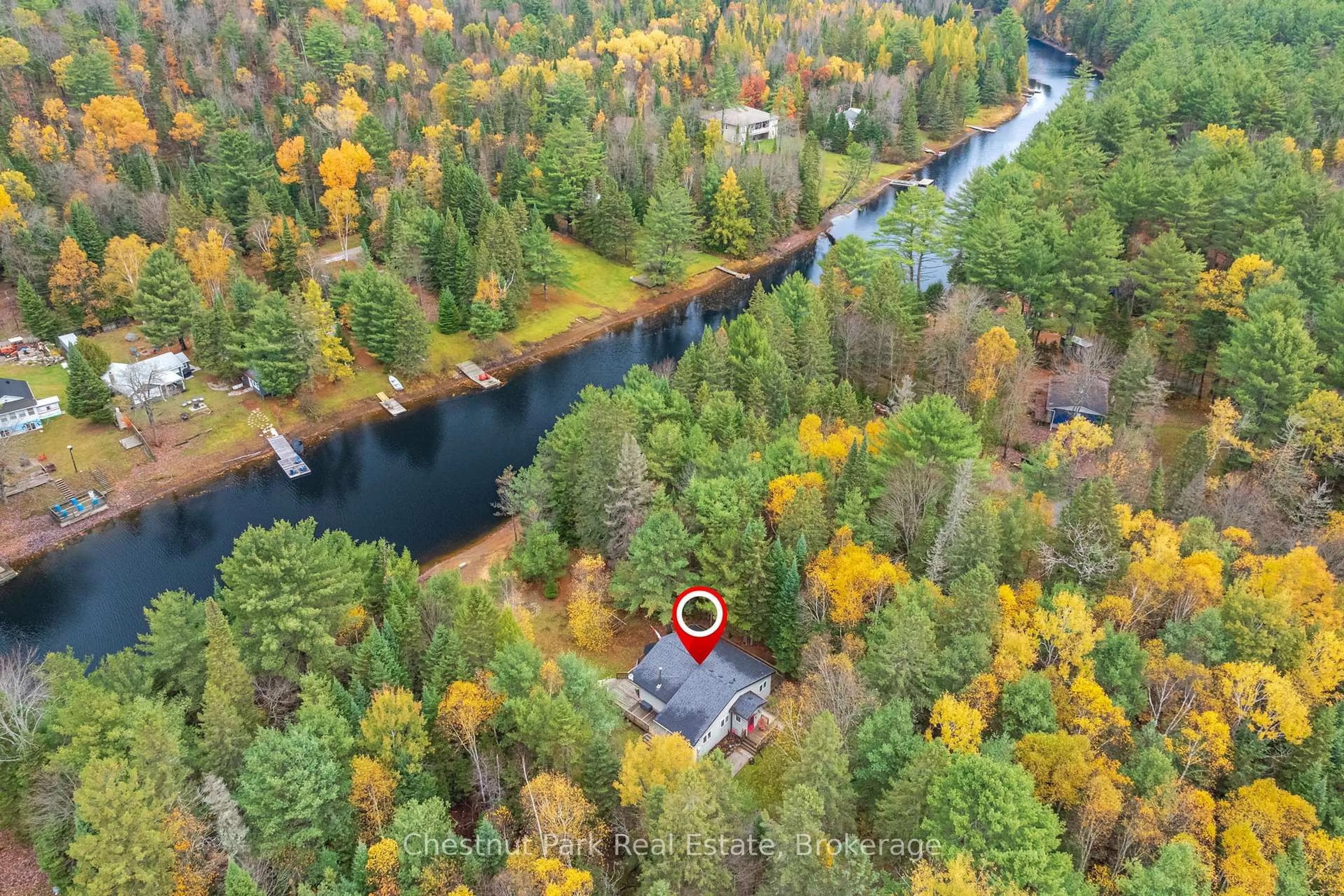A pic from outside/outdoor area/front of a property/back of a property/a pic from drone, water/lake/river/ocean view for 529 Balsam Chutes Rd, Huntsville Ontario P0B 1L0