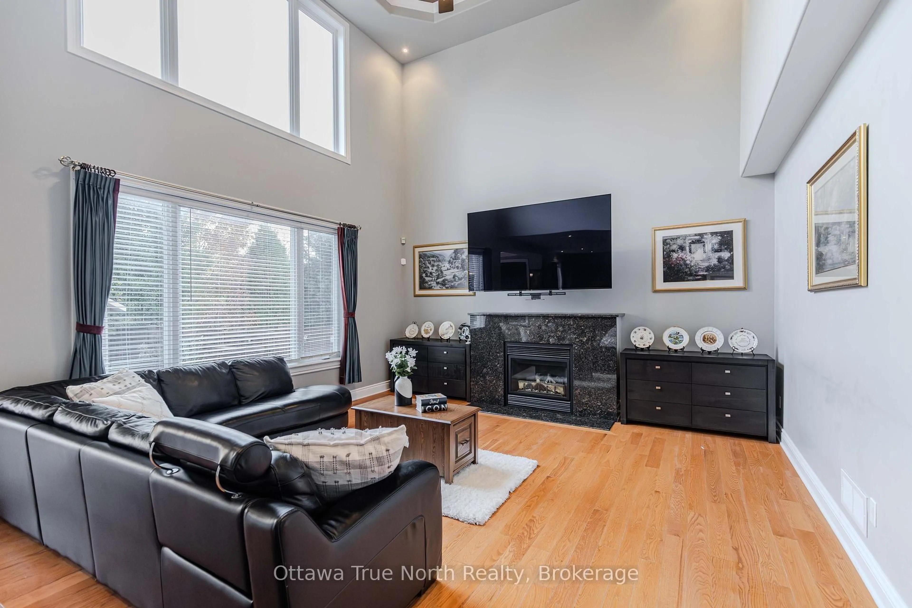 Living room with furniture, unknown for 507 Kochar Dr, Ottawa Ontario K2C 4G9